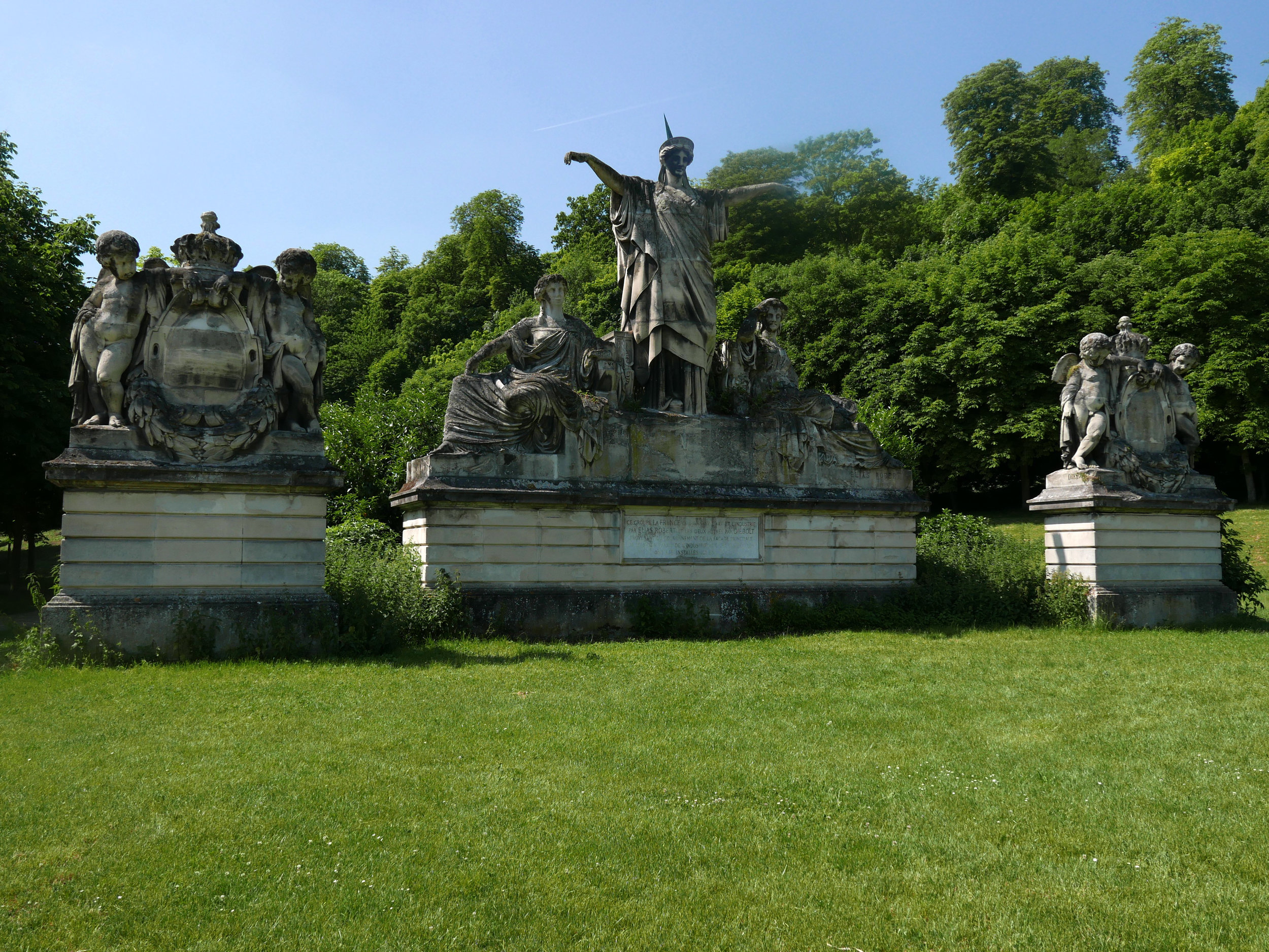 the monument from the front