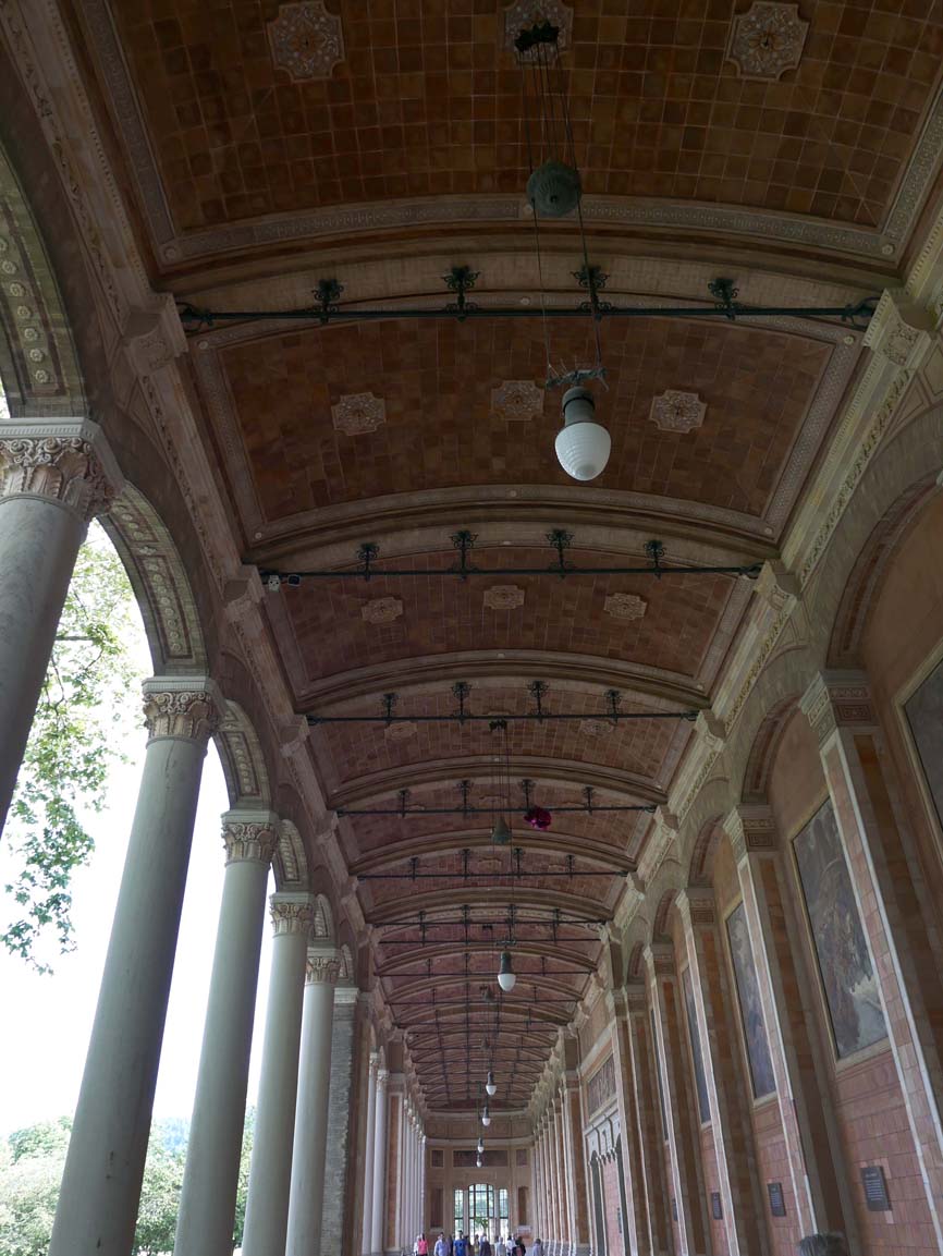 The ceiling of the terrace of the "Trinkhalle"