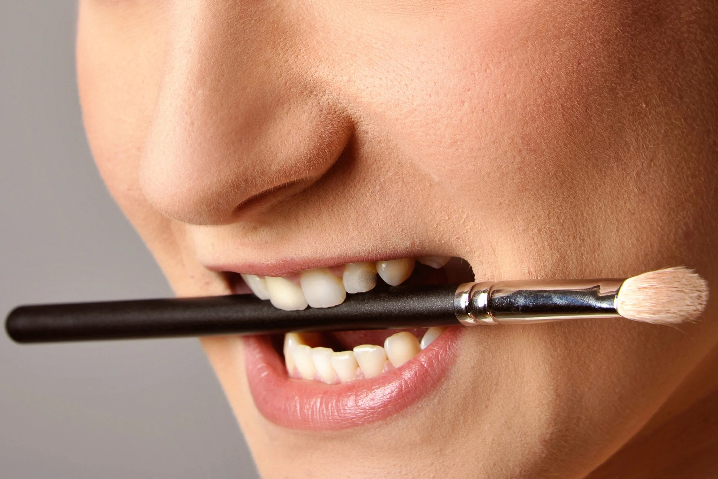 How Do Makeup Artists Keep Mascara Sanitary?