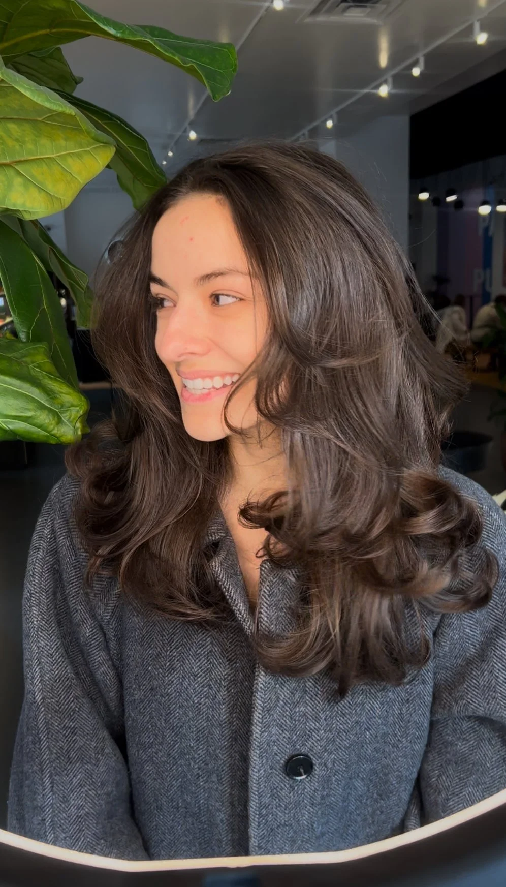 Wavy downdo blowout on long hair