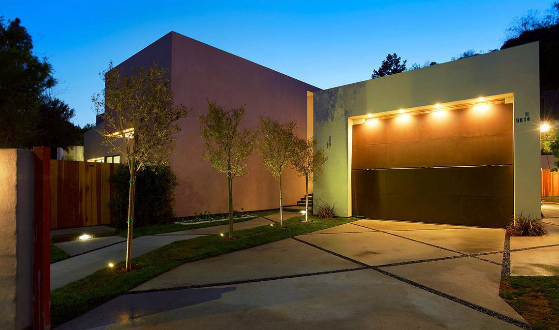  High End Residential Landscape design in Los Angeles. Landscape architecture by Primaterra Studio. 