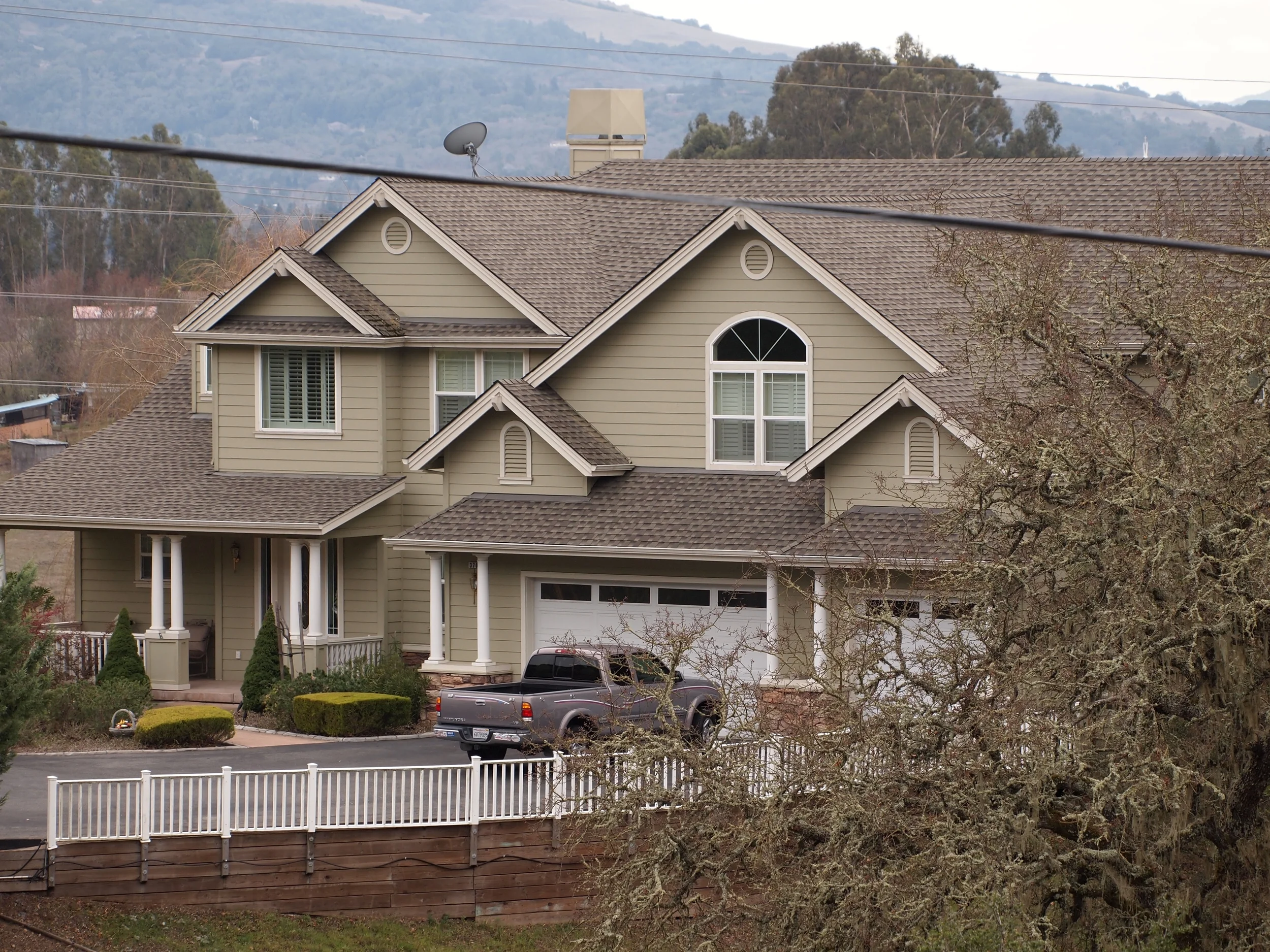  Rolling Oaks country home built in 2001. 