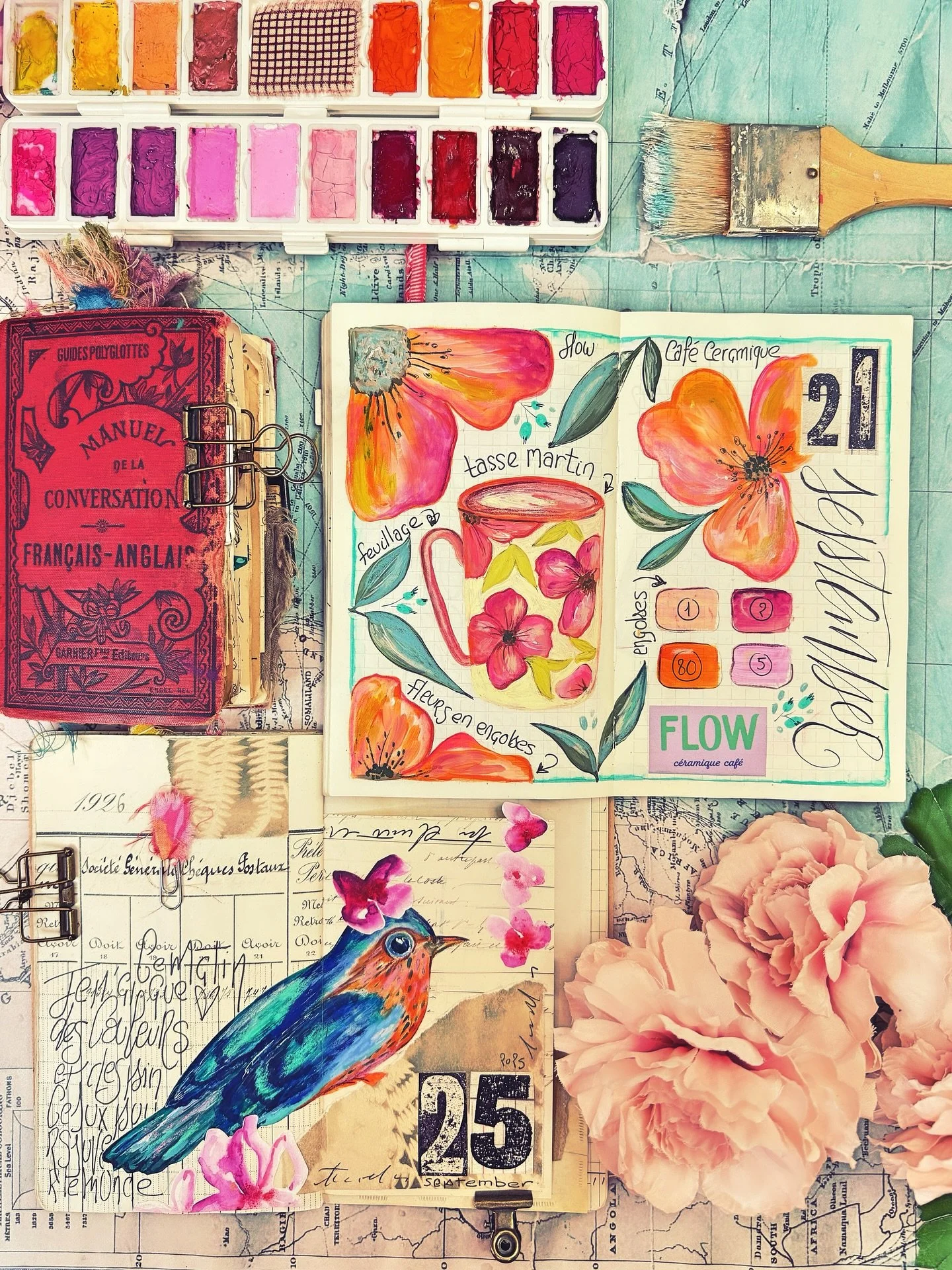 🇬🇧Mix and match pages from my visual journal made after a &laquo;&nbsp;Ceramic-Cafe&nbsp;&raquo; with my girls. Acrylic paint on vintage paper, and my first test of Flashe paint instead of acrylic gouache&mdash;matte, super covering, and so much ch