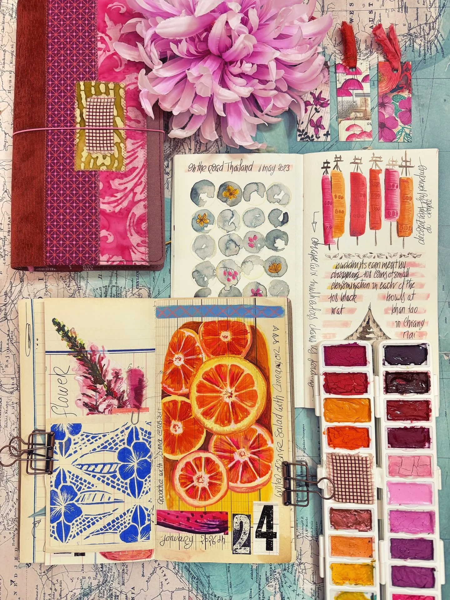 🇬🇧Winter orange and cinnamon salad ❄️ Gouache on vintage paper. 
🇫🇷 Salade d&rsquo;orange-cannelle sur papier ancien 
Gouache: @lefrancbourgeoisofficiel
Journal: home made
🌸
🌸
🌸
🌸
🌸
#Grasse #GouacheArt #orange #ArtOnPaper #Illustration #oran