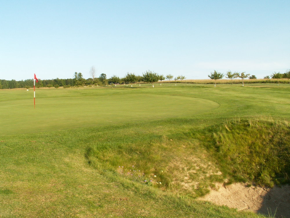 Small pot bunker at High Pointe, Tom Doak's First Design (NLE)