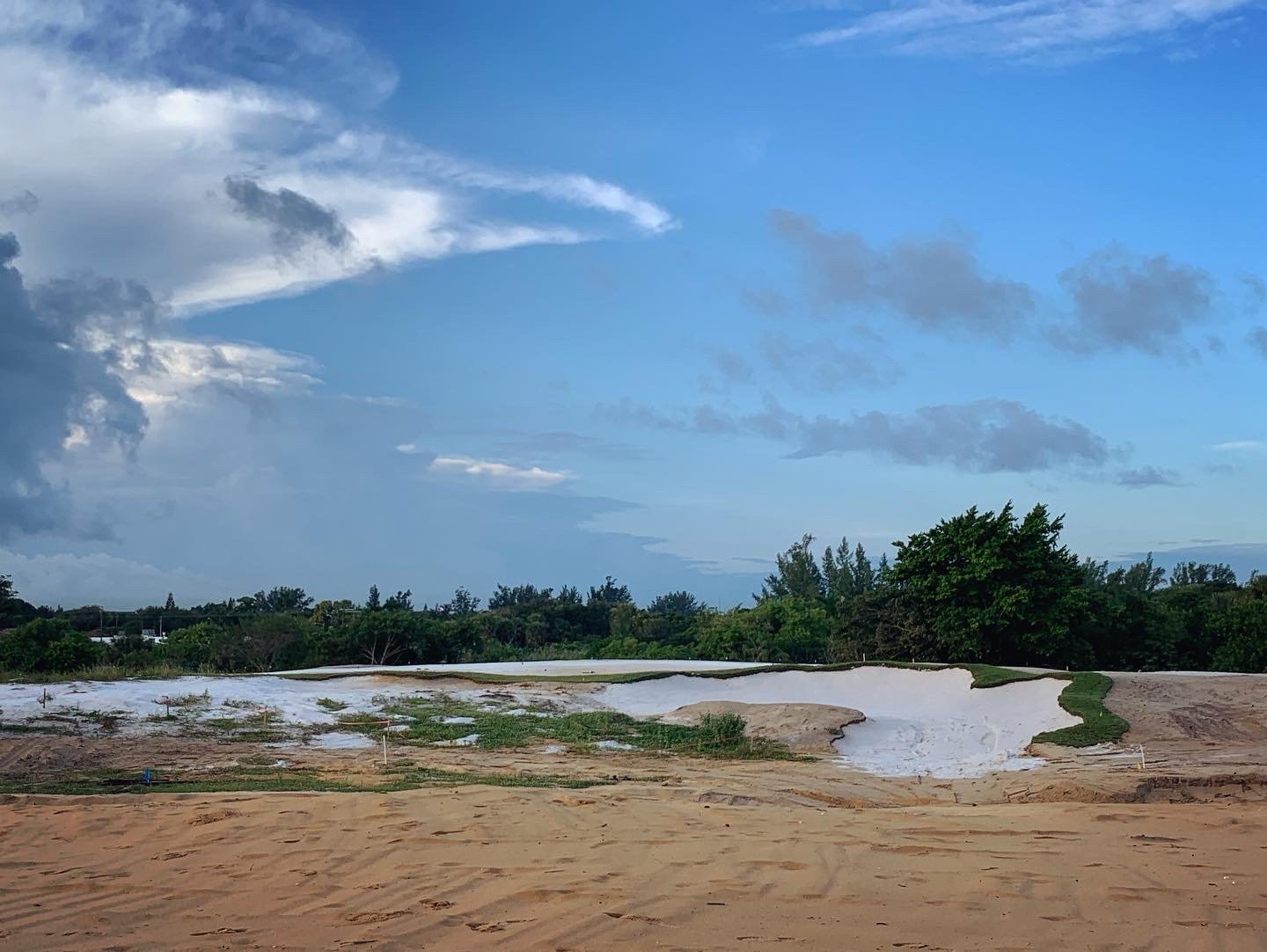 hochstein-design-best-of-2021-west-palm-golf-park-blending-sand-bunkers.jpg