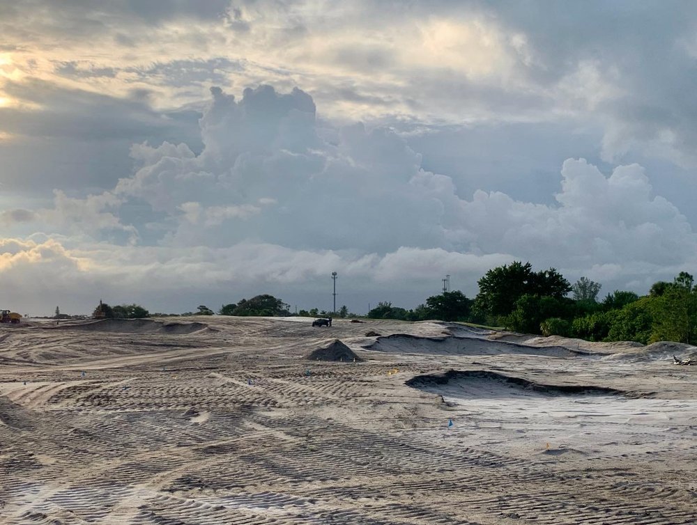 hochstein-design-best-of-2021-west-palm-golf-park-hole-16-bunkers-shaped.jpg