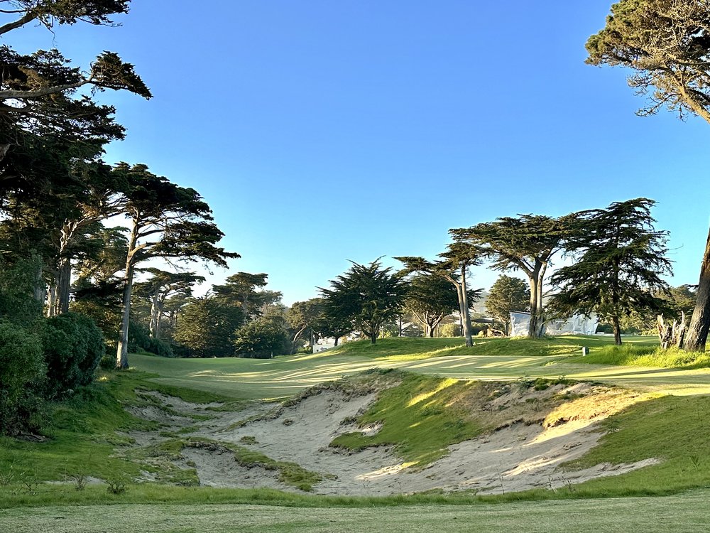 hochstein-design-golden-gate-park-hole-9-sand-scrape-tee.jpeg