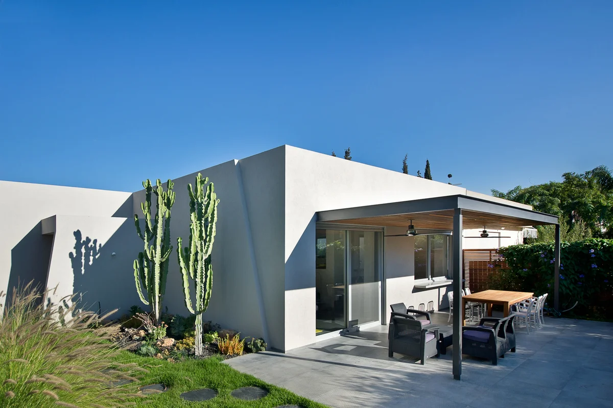 2-TRZ_Back Yard.jpg