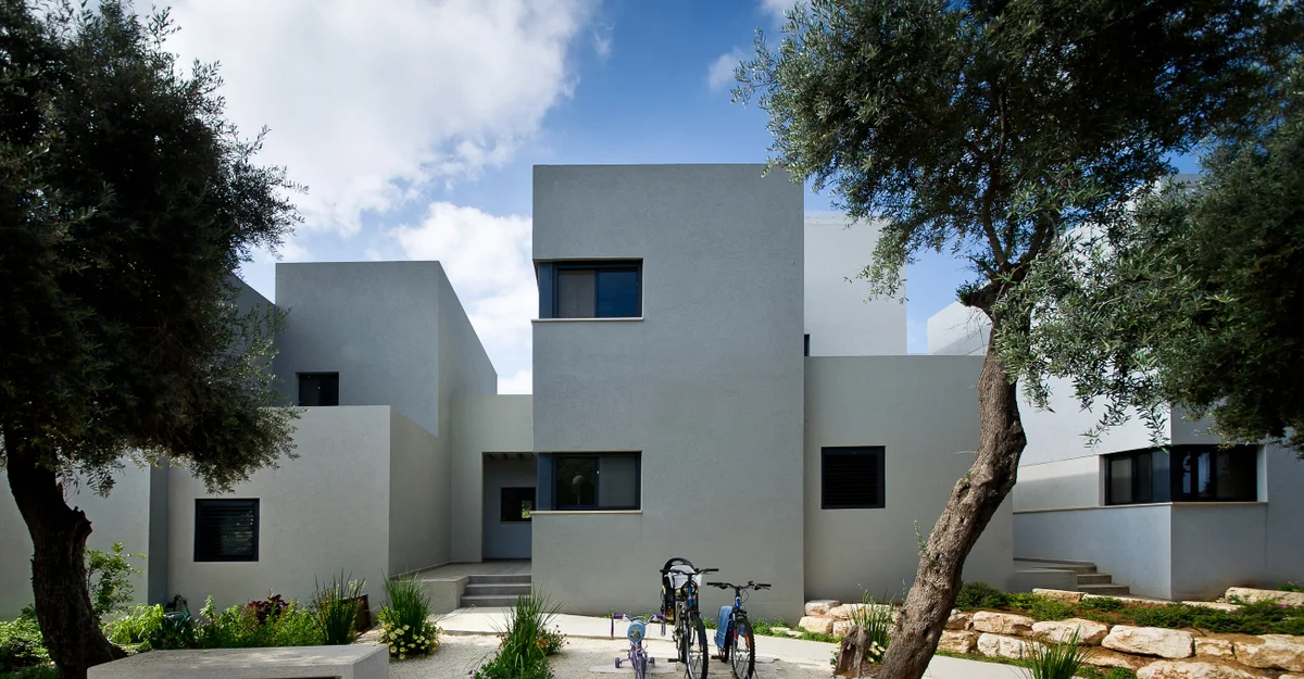 1-SFM_Hazit-Front-01.jpg