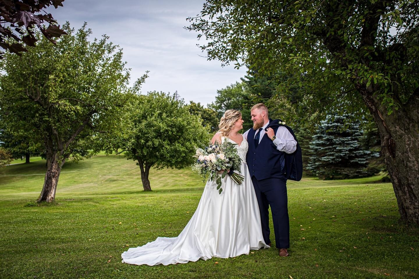 .
DAY 14 📆 TOP 21 PHOTO SHOOTS OF 2021 🥳 
---------------------------------------------
Another gorgeous Summer day from last year was when we shot Cam &amp; Taylor's wedding in July ☀️ They held their ceremony &amp; reception at a popular local Ba