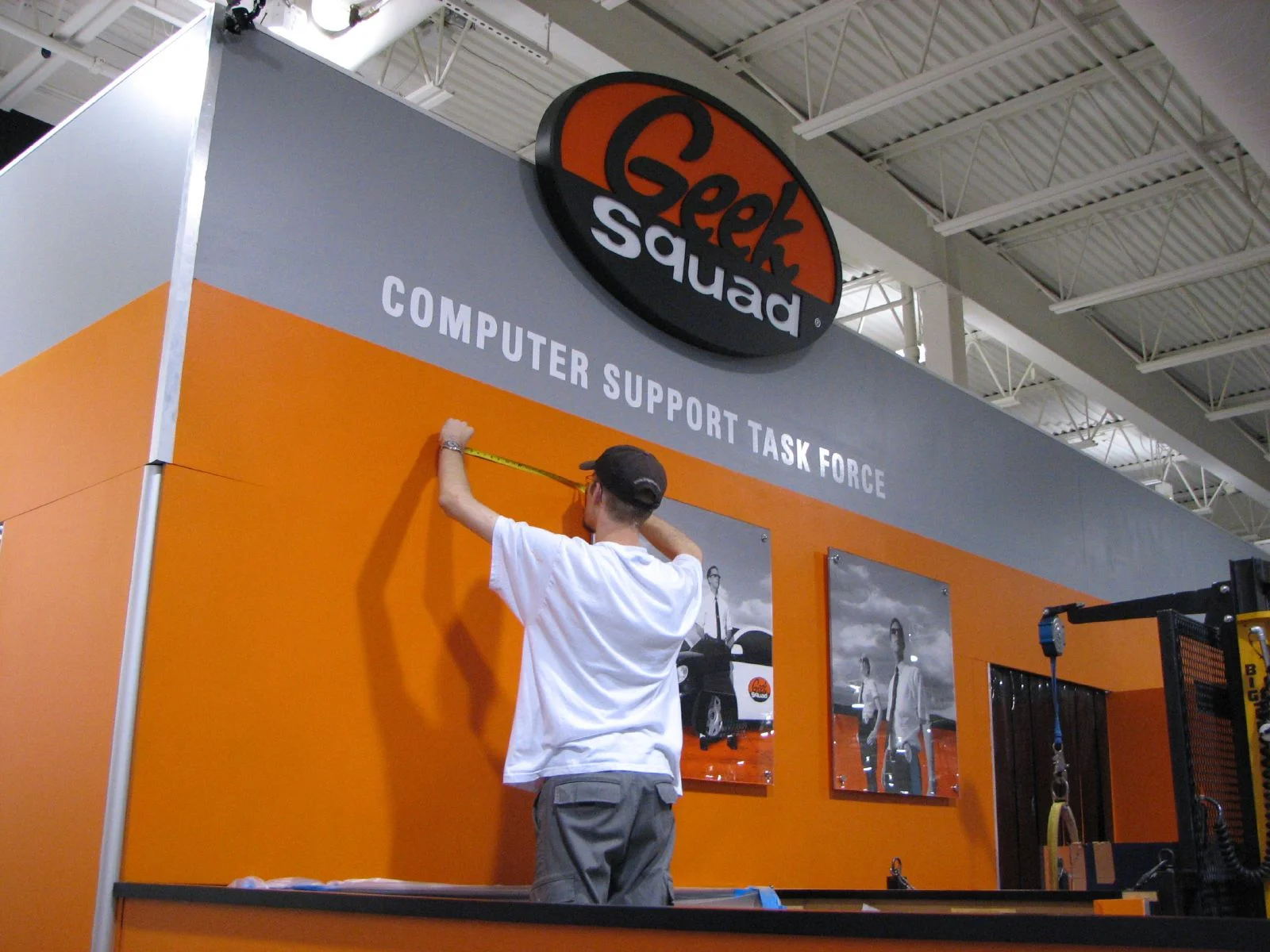VINYL GRAPHIC LETTERING