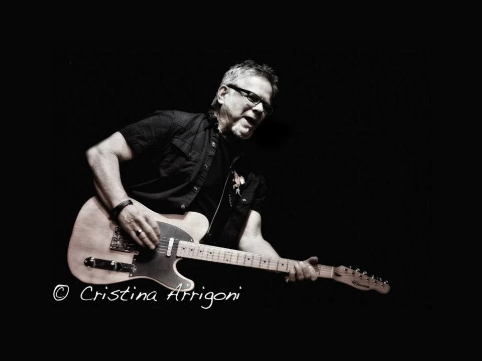 Billy Stoops Performs