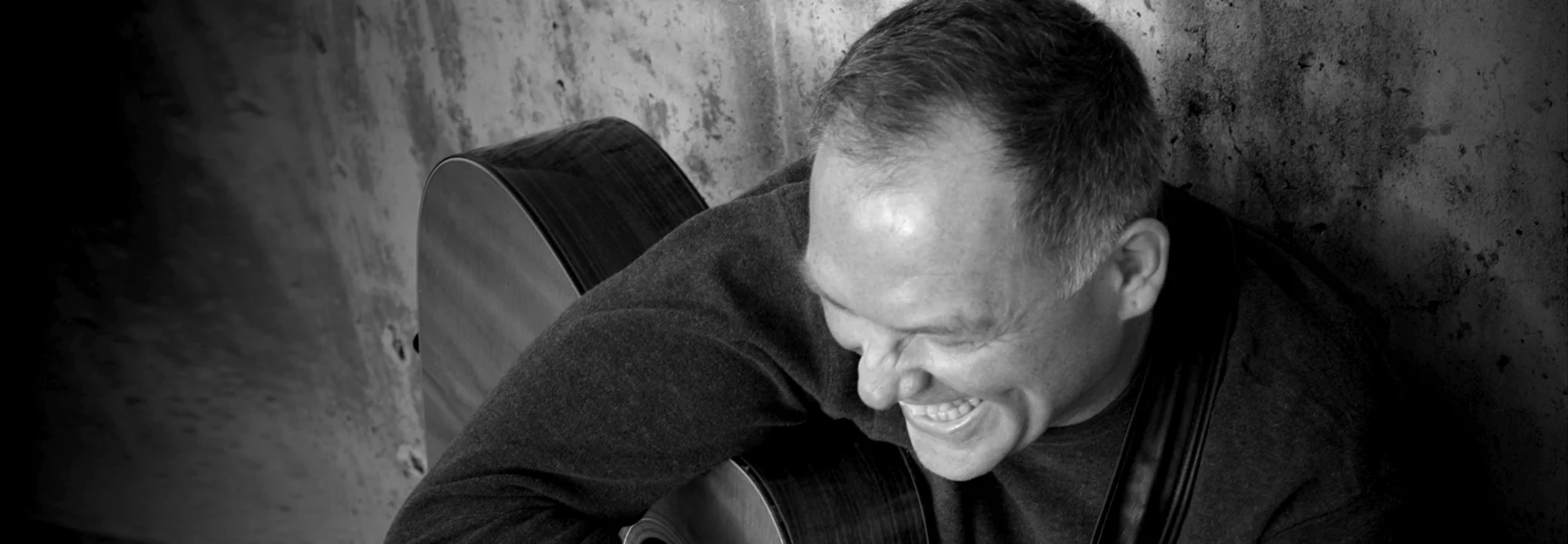 Larry Murante Performs