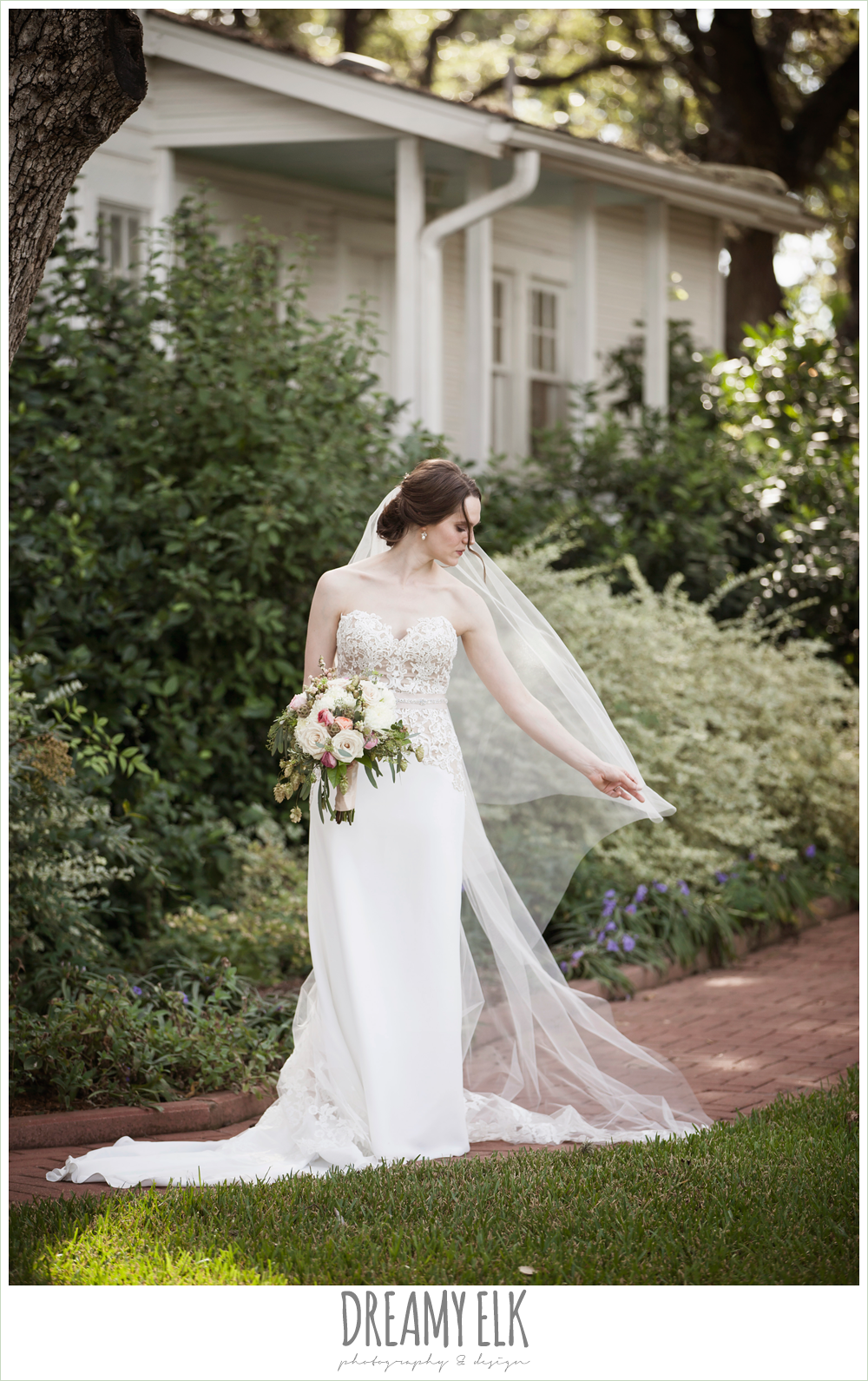 cathedral length lace veil, sweetheart strapless two tone wedding dress, bouquets of austin, the winfield inn, summer wedding photo {dreamy elk photography and design}