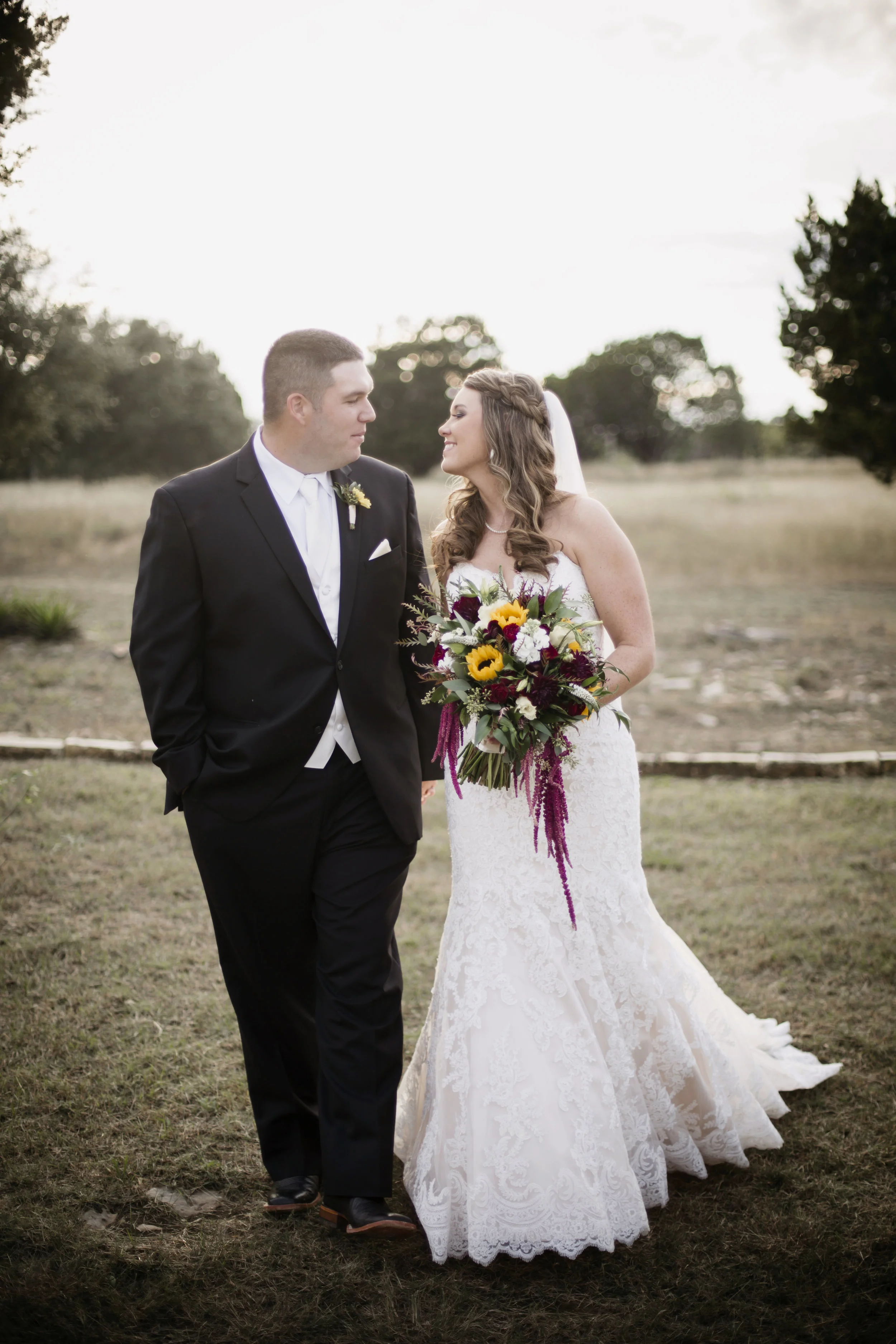lindsey&kevin {wedding} la hacienda, dripping springs, texas