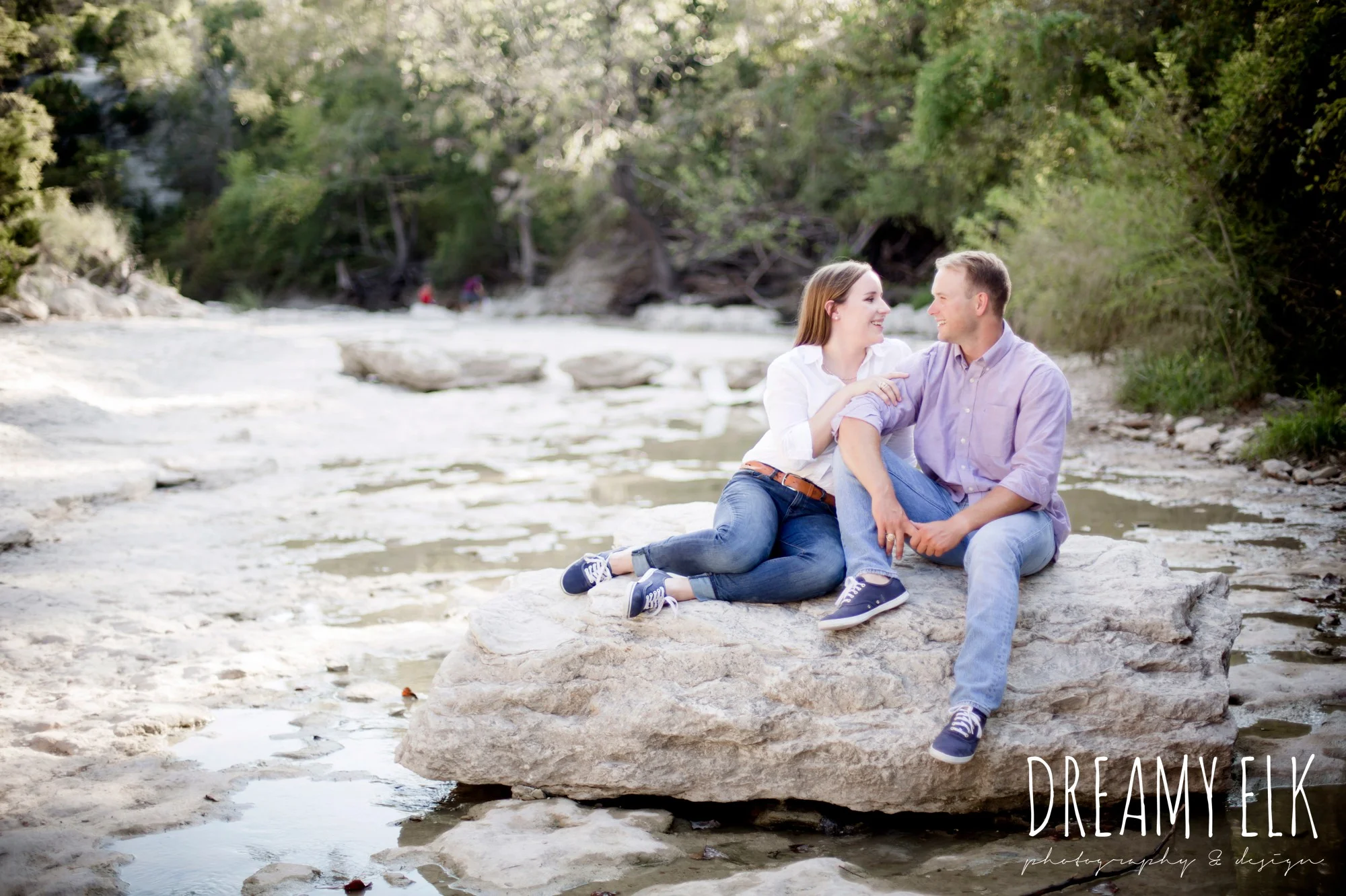 walnut creek park, outdoor september engagement photo, casual wardrobe, austin texas wedding photographer, austin texas parks {dreamy elk photography and design}