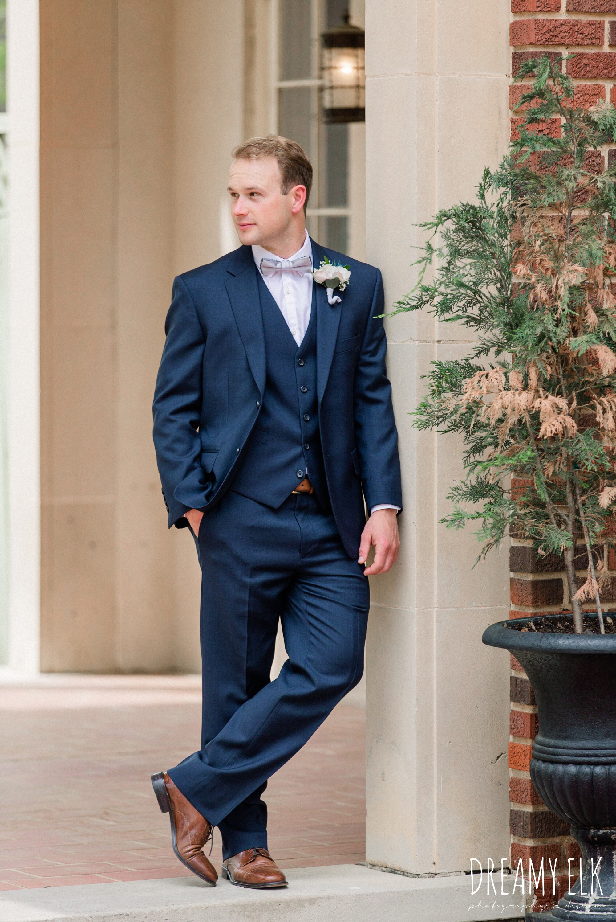 groom, men's wearhouse, spring wedding, the astin mansion, bryan, texas, spring wedding, dreamy elk photography and design