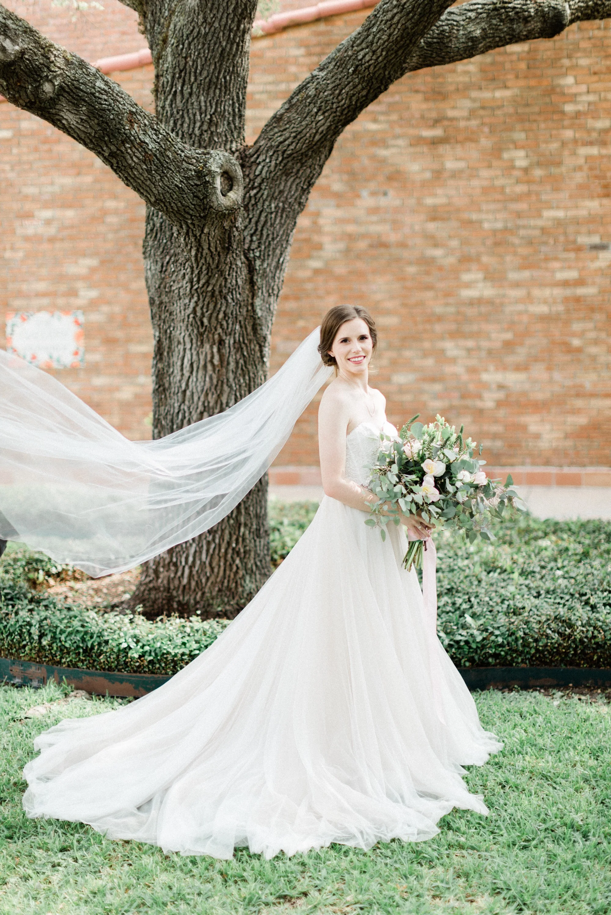 bride, bhldn dress, poison ivy floral design, spring wedding photo, the gallery, houston, texas, dreamy elk photography and design