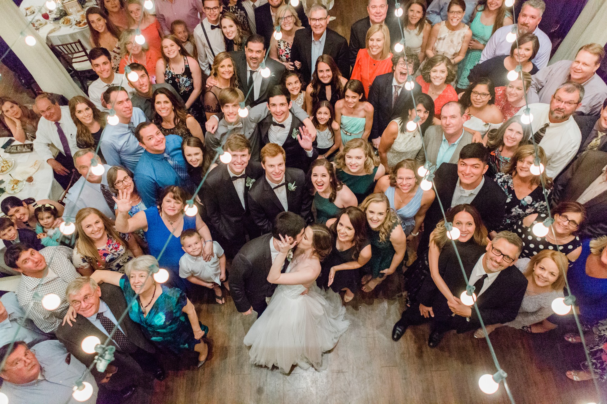 large group photo on the dance floor, photo with all wedding guests, poison ivy floral design, spring wedding photo, the gallery, houston, texas, dreamy elk photography and design