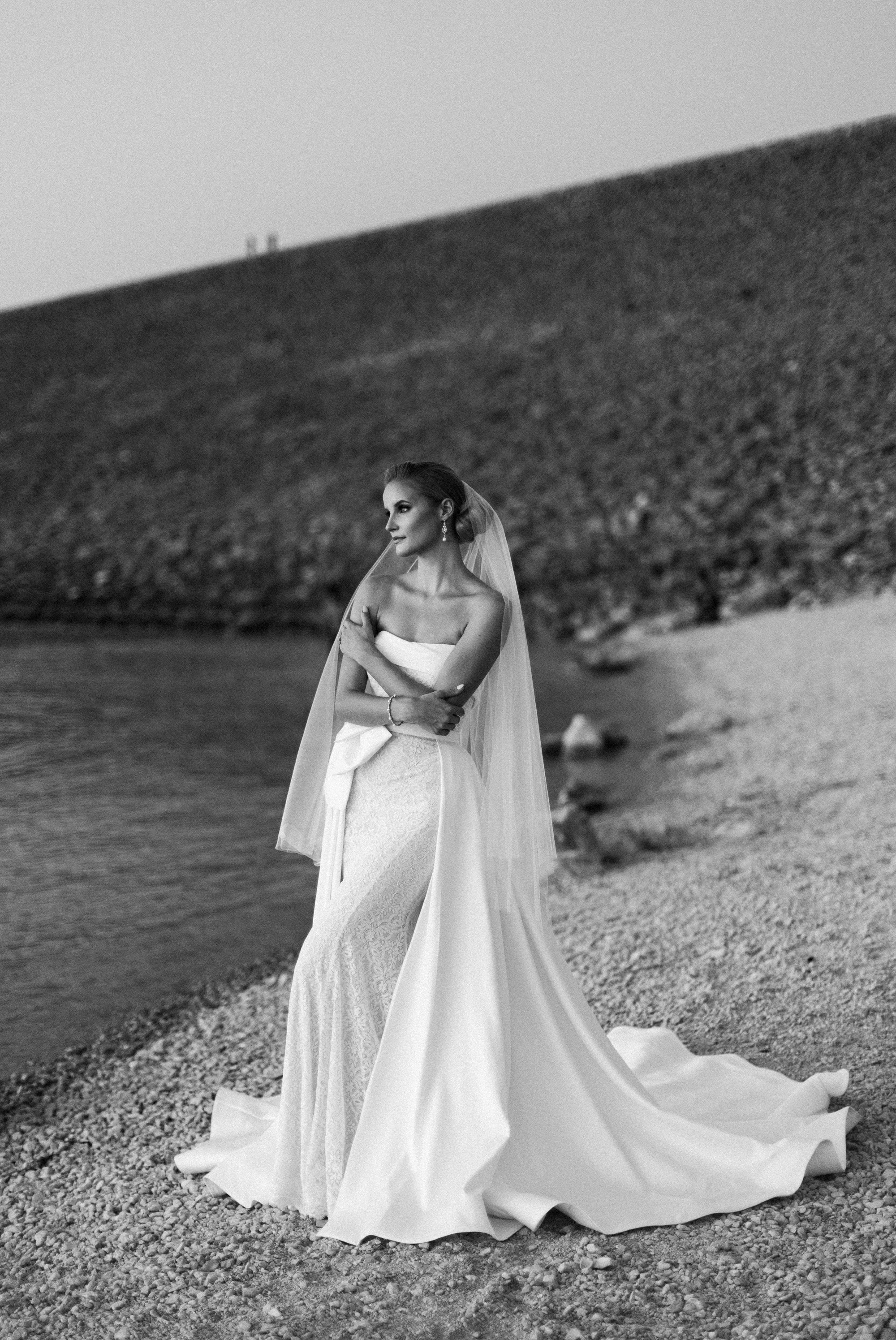 lauren-canyon-lake-bridals-austin-wedding-photography 9.jpg