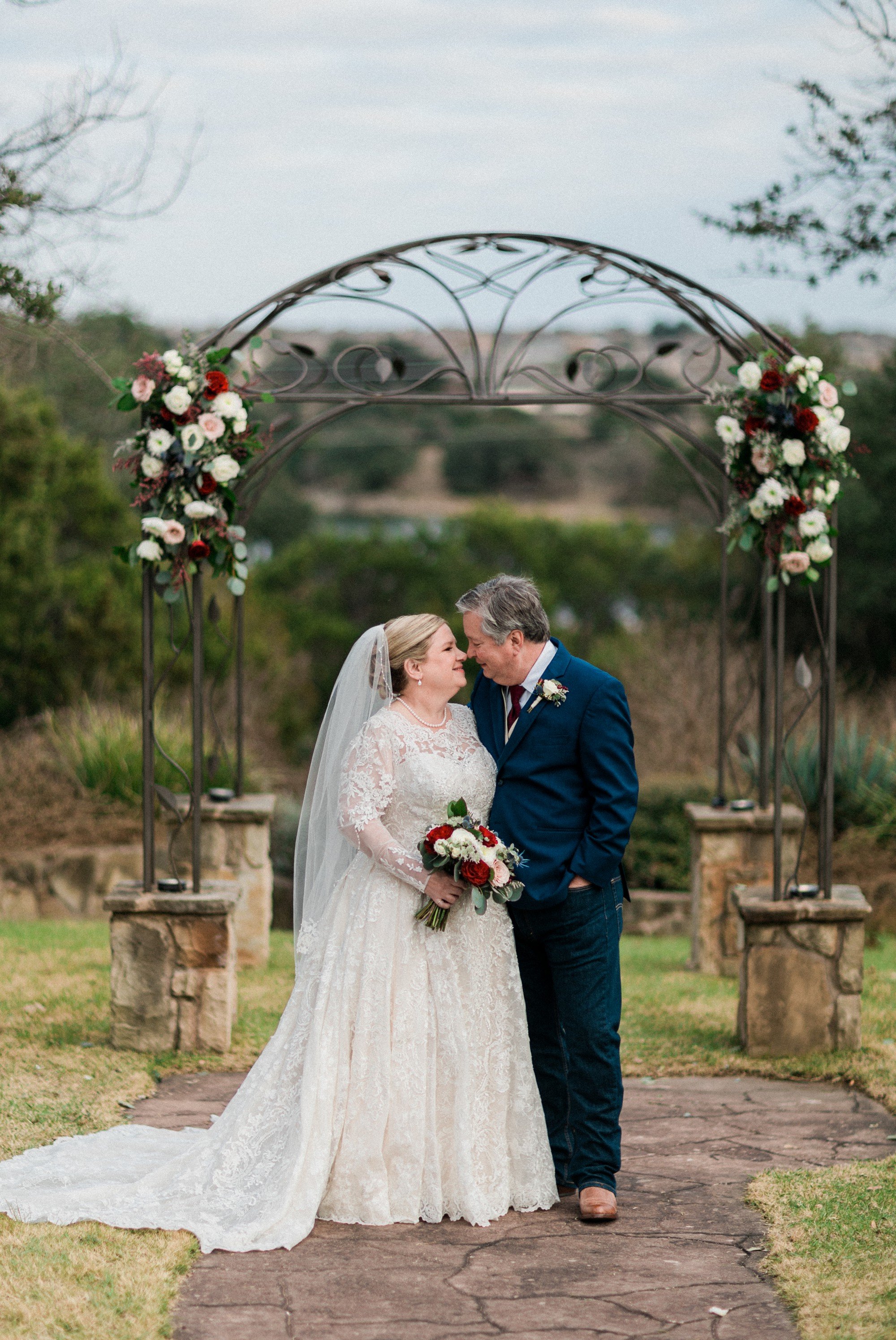 bride and groom at kindred oaks