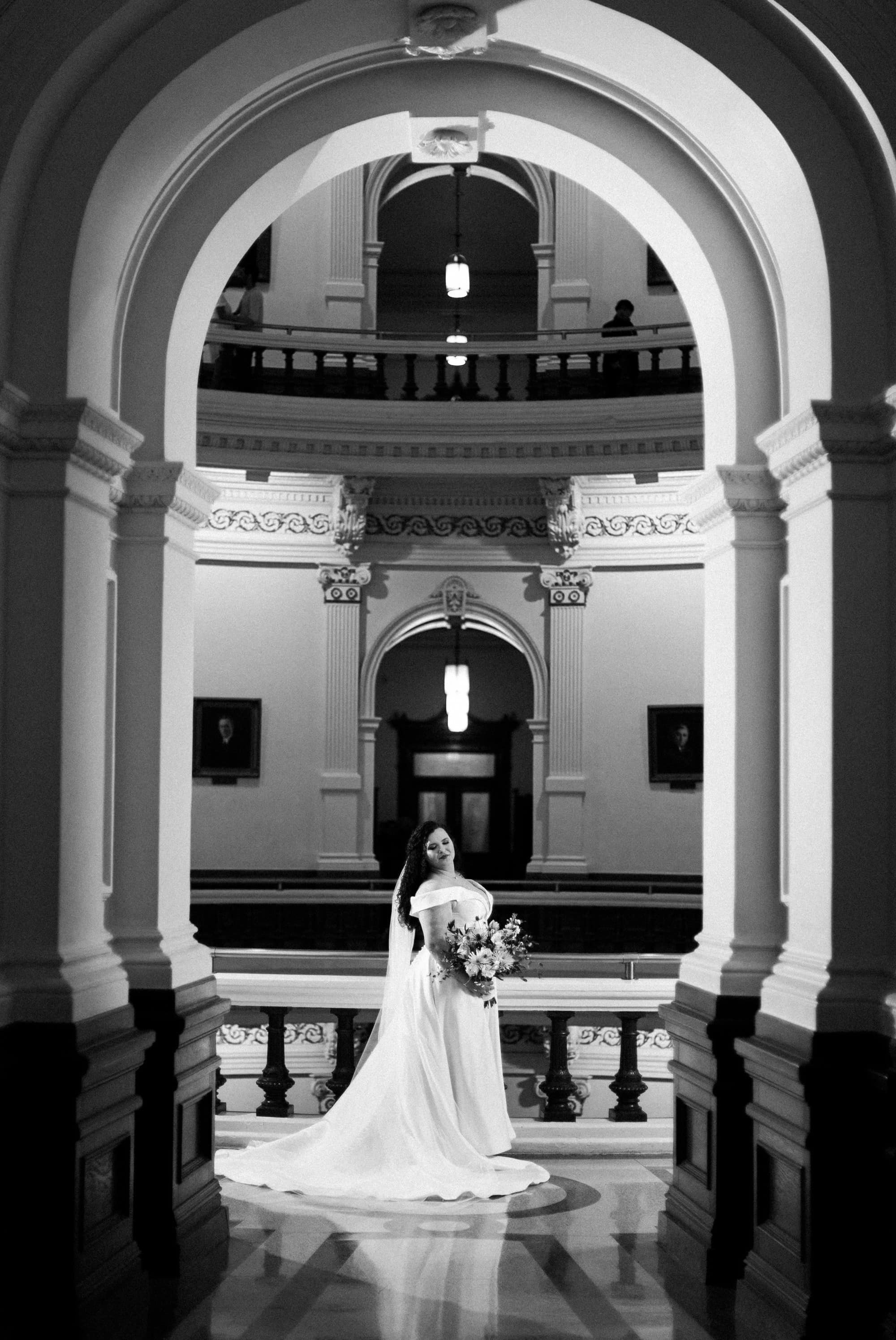 texas state capitol building bridal photo