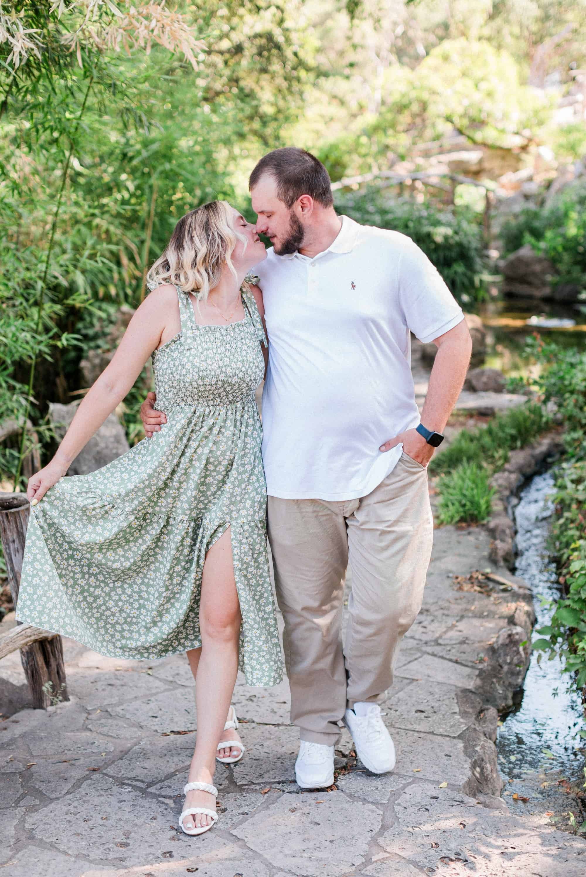 molly-clarke-zilker-botanical-garden-engagement-photo 7.jpg