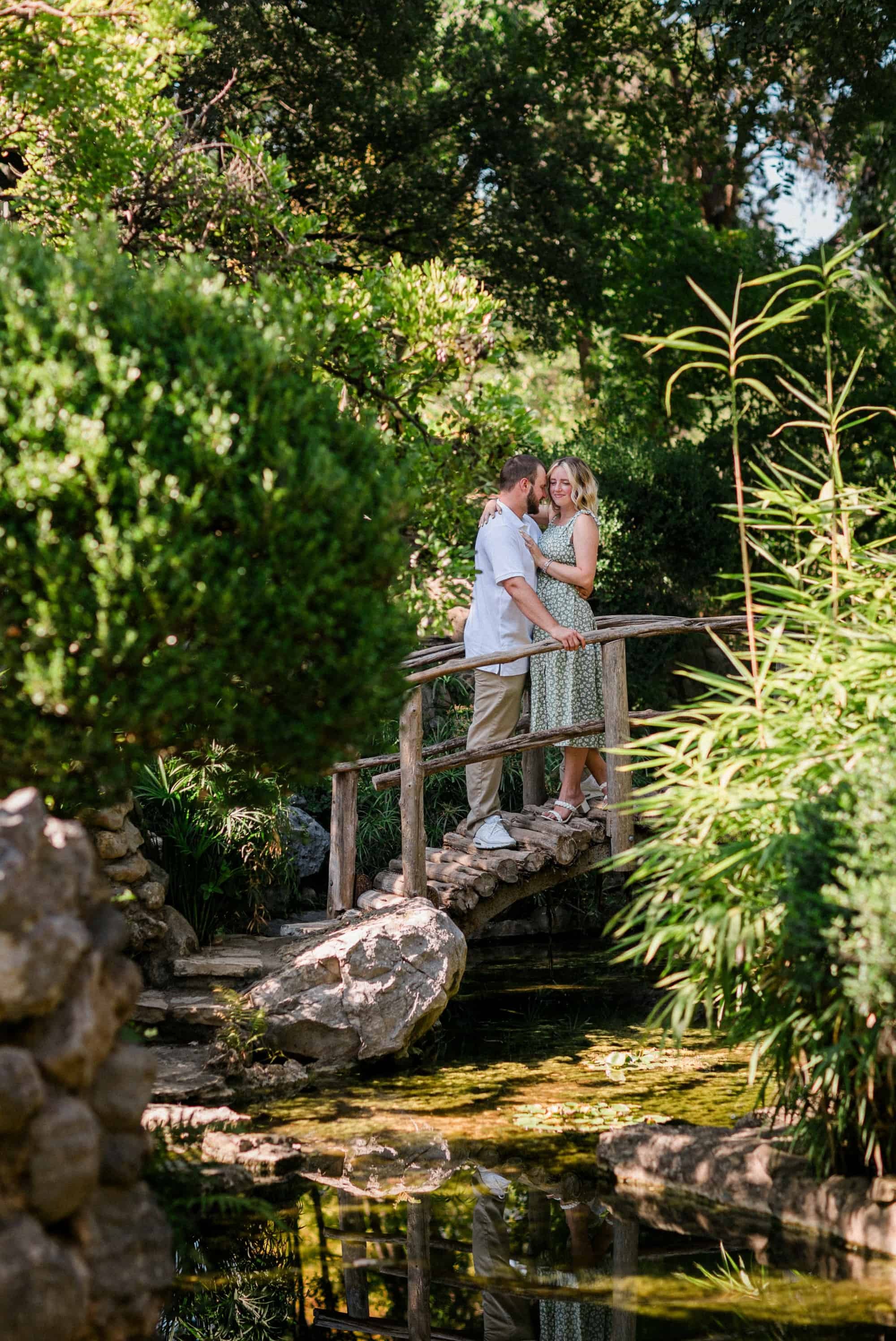 molly-clarke-zilker-botanical-garden-engagement-photo 9.jpg