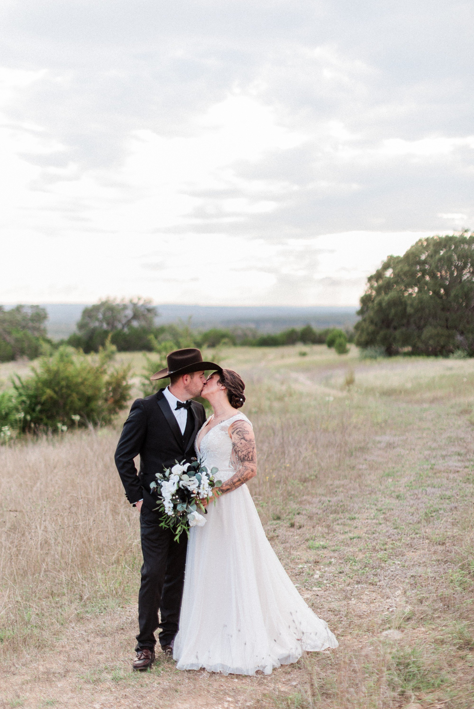 helena-kris-inspiring-oaks-ranch-wedding 28.jpg