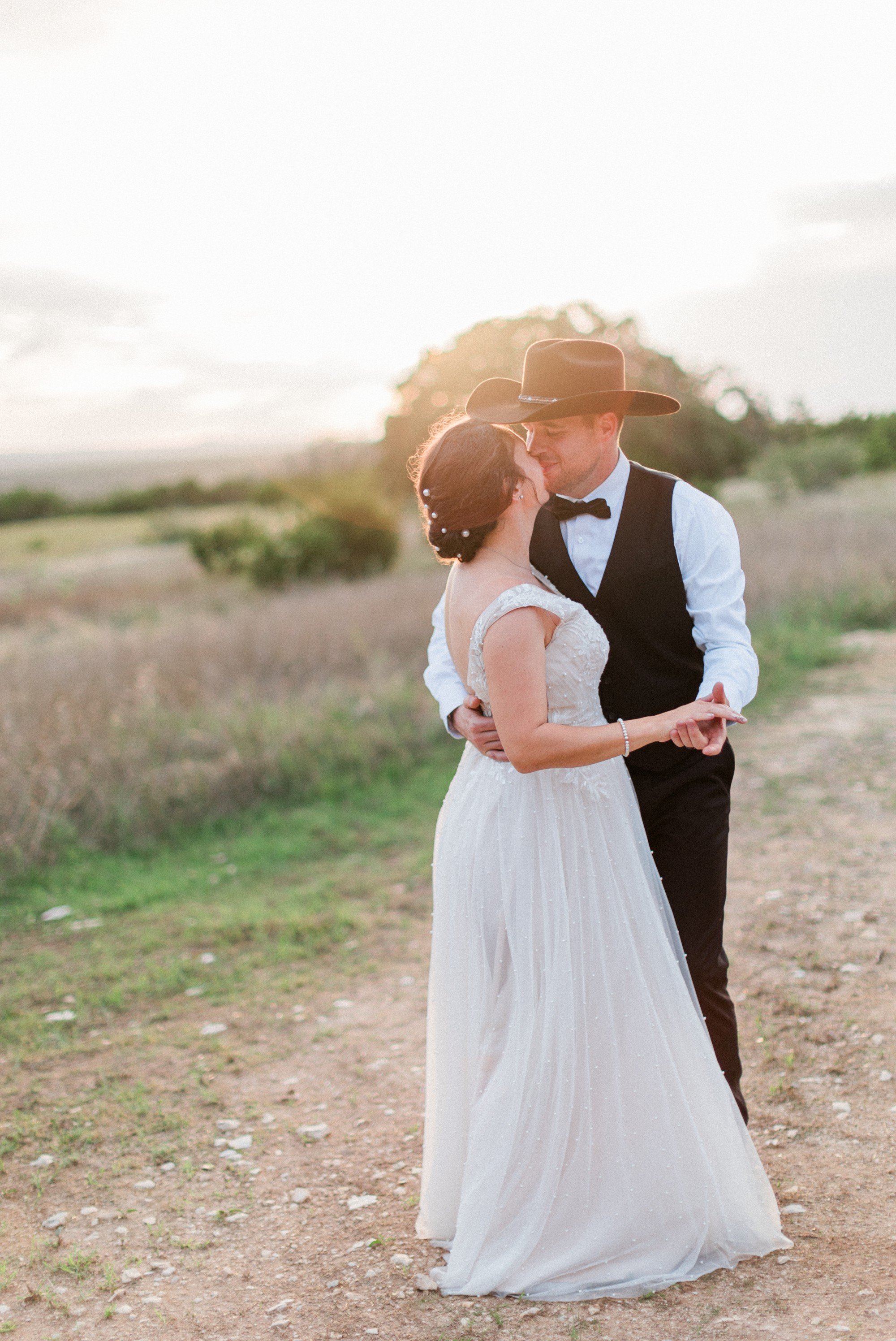 helena-kris-inspiring-oaks-ranch-wedding 36.jpg