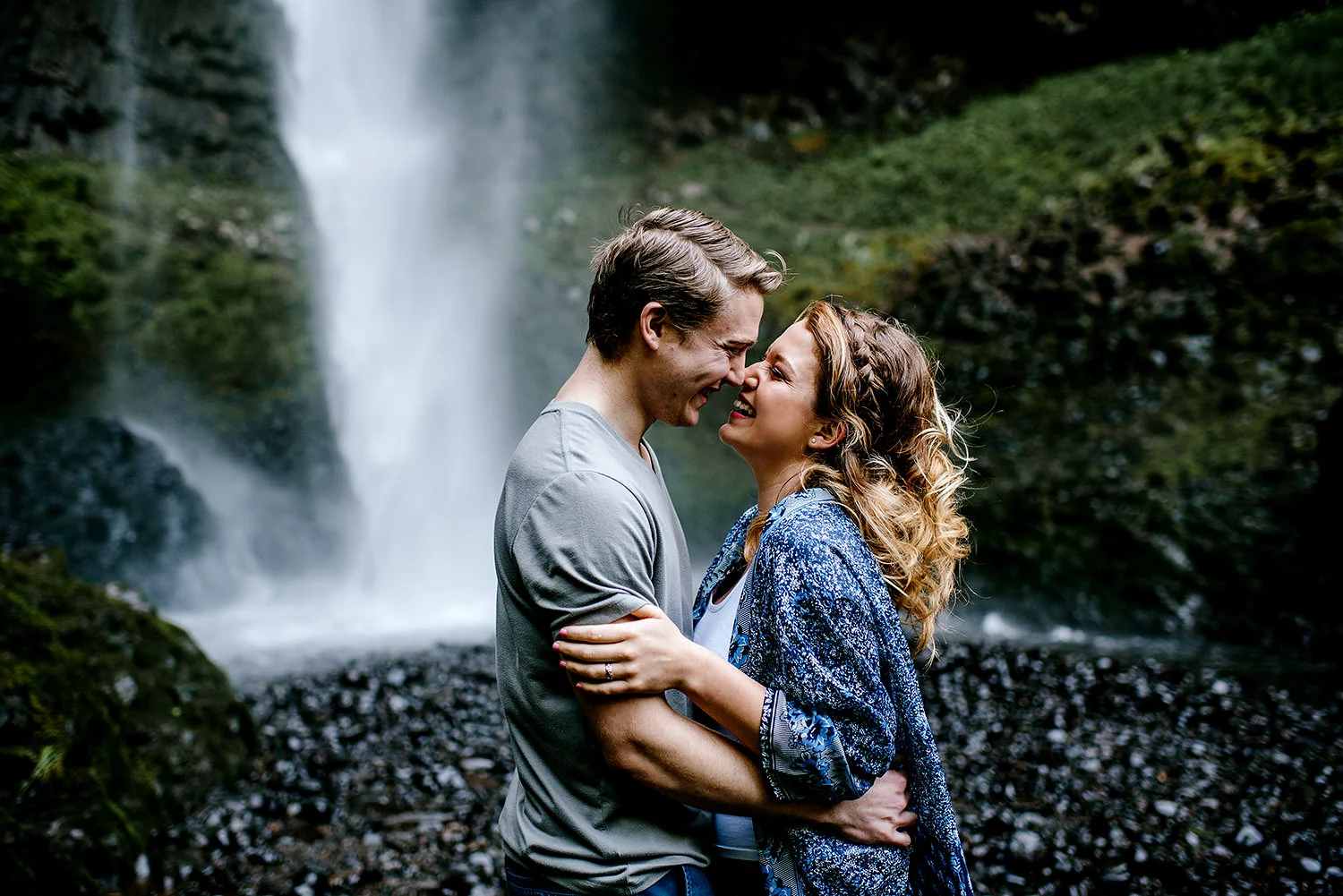 Portland_Oregon_Photographer_Latourell_Falls_Engagement003.jpg