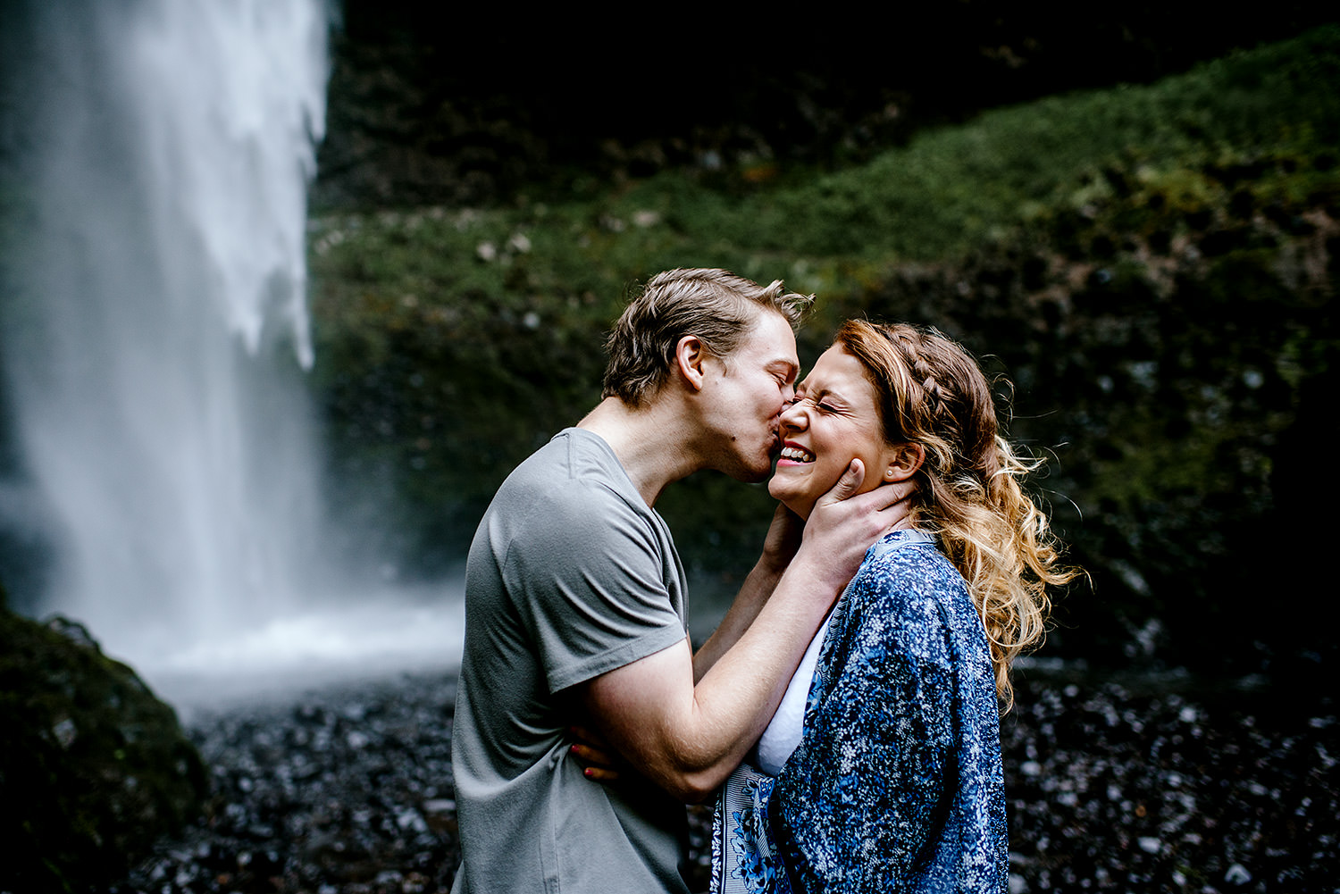 Portland_Oregon_Photographer_Latourell_Falls_Engagement004.jpg