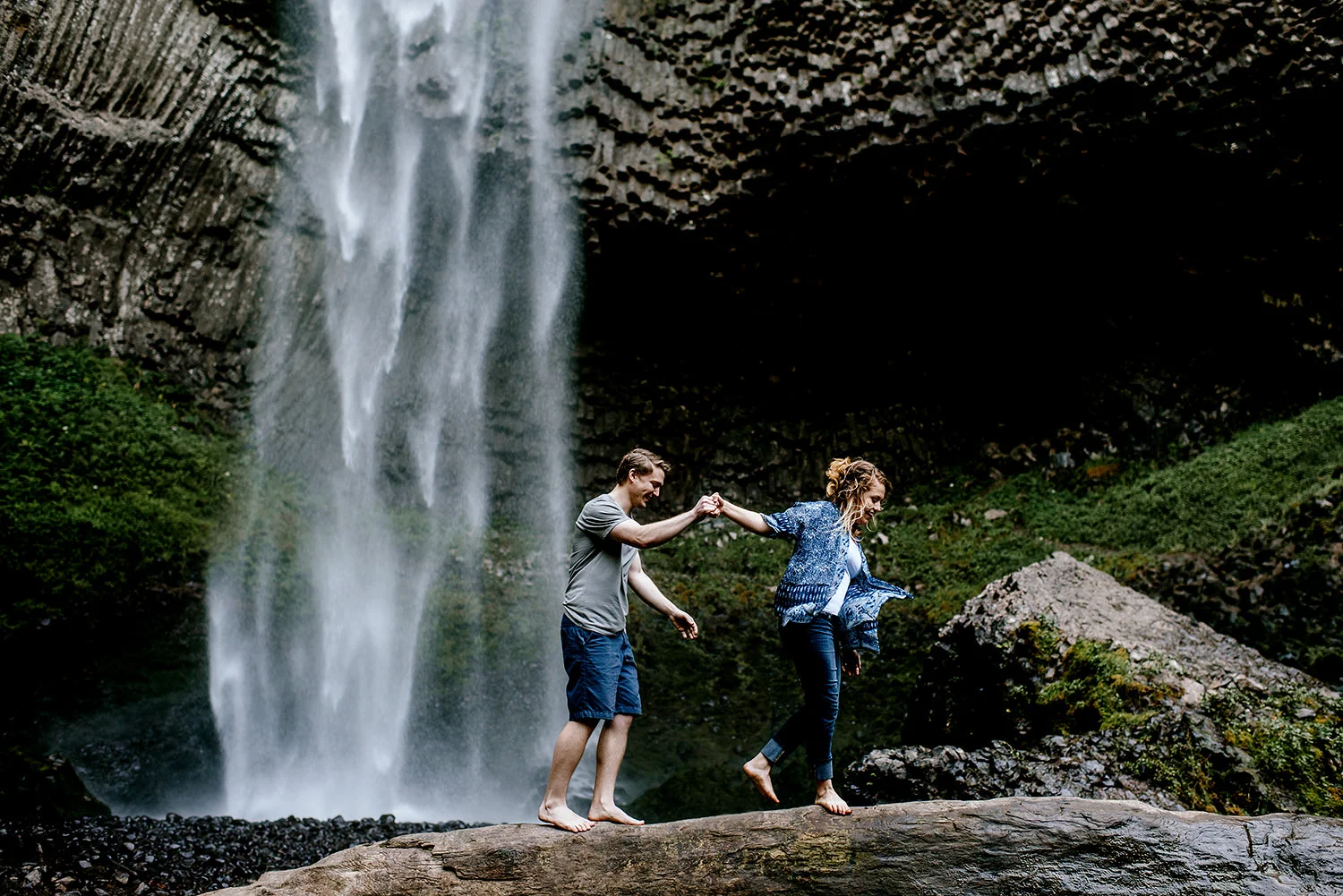 Portland_Oregon_Photographer_Latourell_Falls_Engagement009.jpg