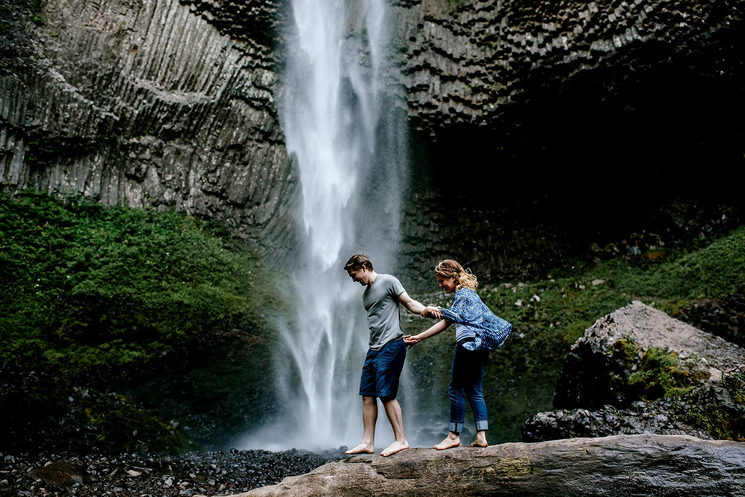 Portland_Oregon_Photographer_Latourell_Falls_Engagement011.jpg