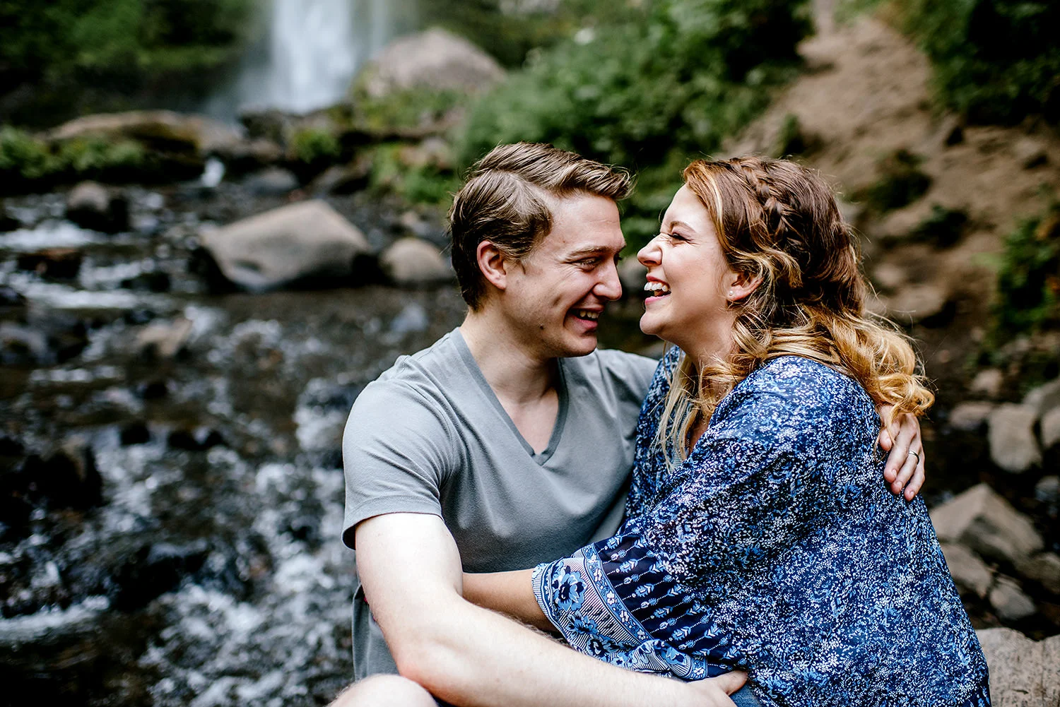 Portland_Oregon_Photographer_Latourell_Falls_Engagement017.jpg