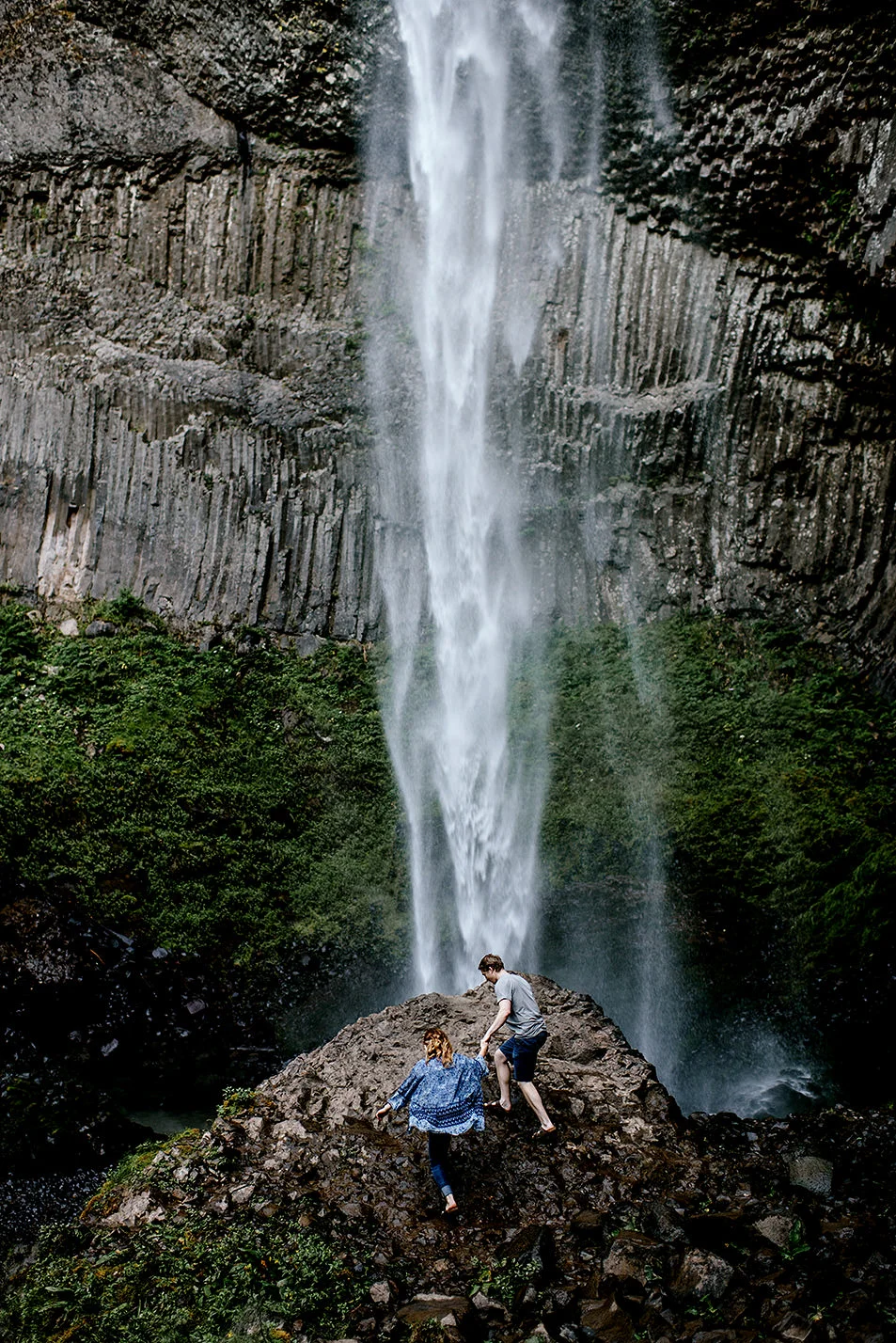 Portland_Oregon_Photographer_Latourell_Falls_Engagement020.jpg