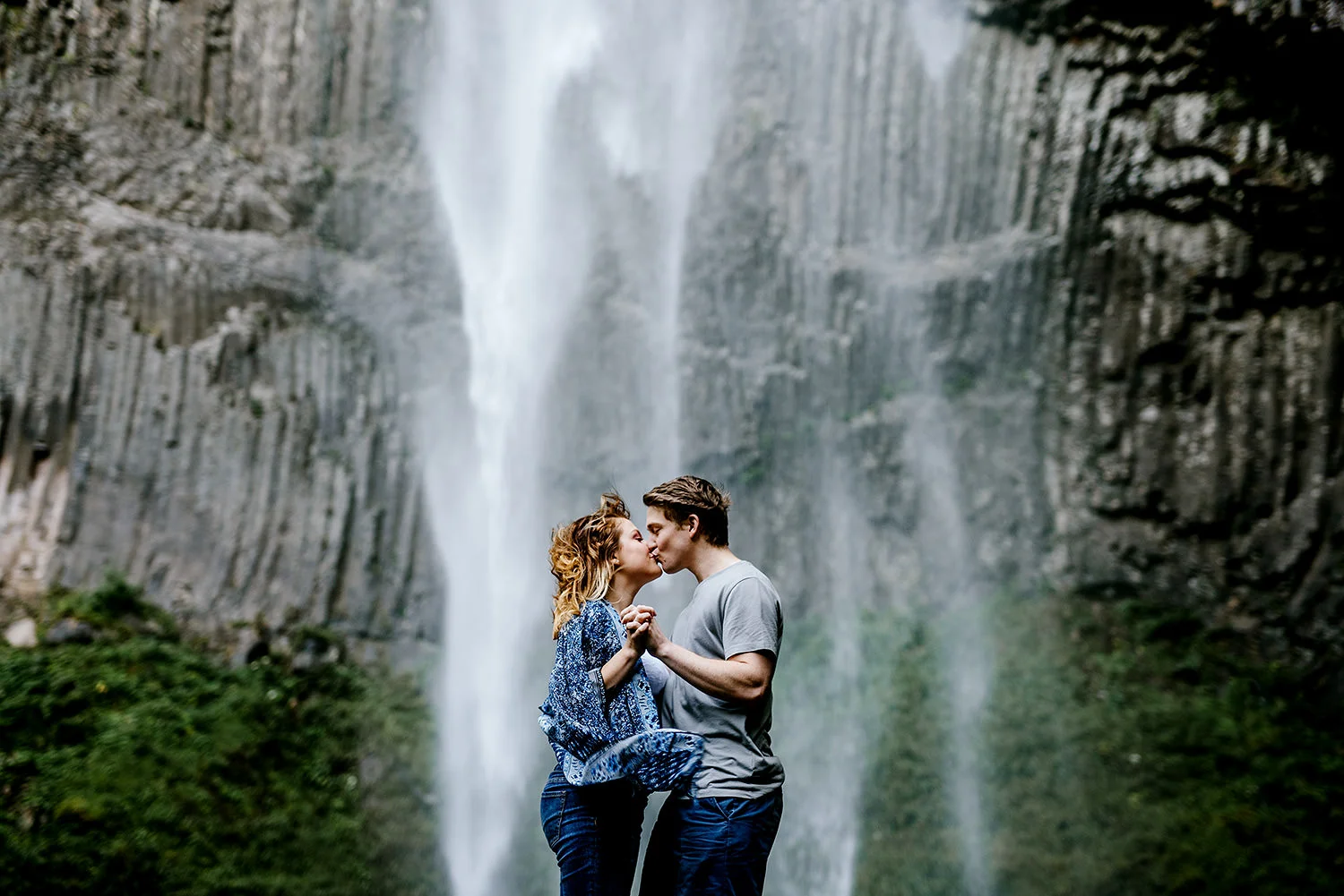 Portland_Oregon_Photographer_Latourell_Falls_Engagement021.jpg