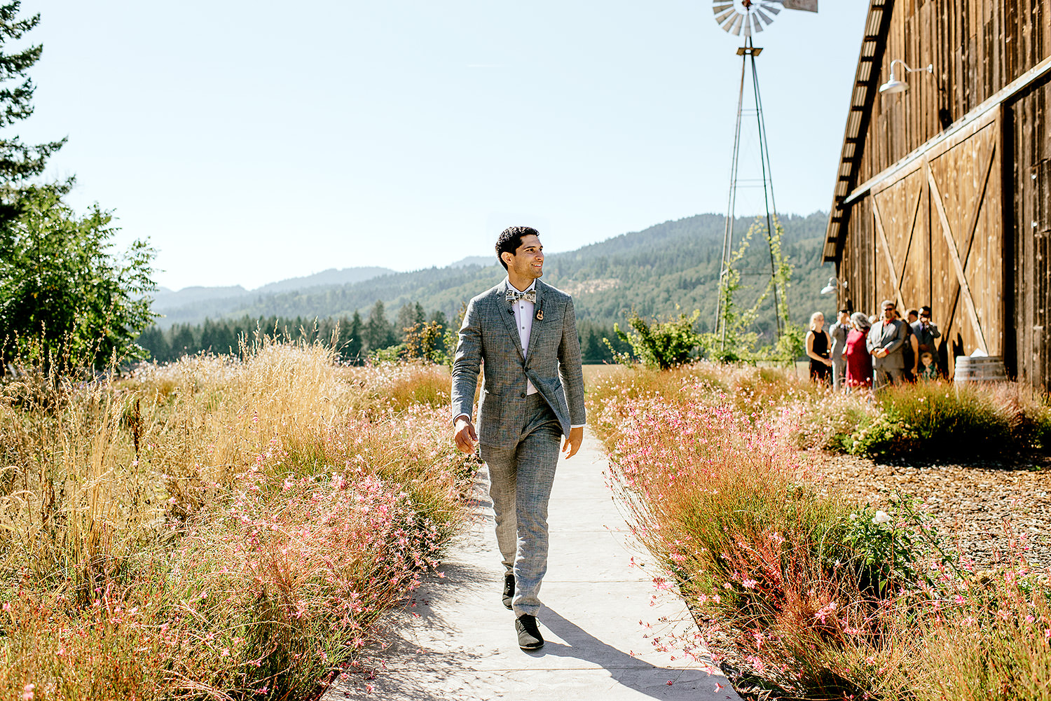 Tin-roof-Barn-wedding-Portland-Oregon-wedding-photographer-0327.jpg