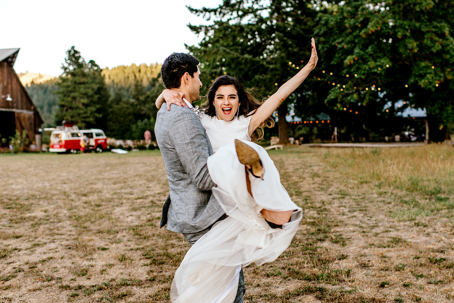 Tin-roof-Barn-wedding-Portland-Oregon-wedding-photographer-0822.jpg