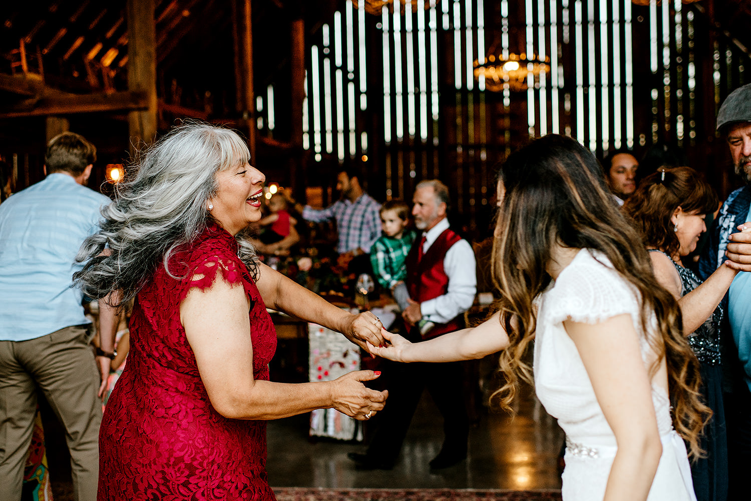 Tin-roof-Barn-wedding-Portland-Oregon-wedding-photographer-0938.jpg