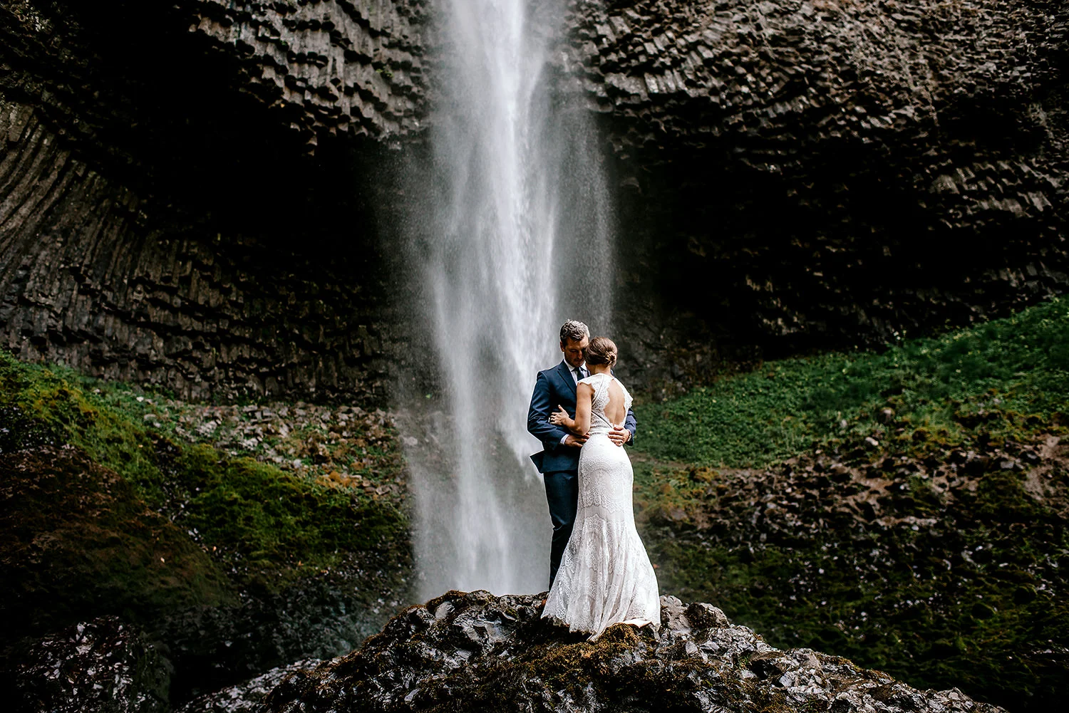 Columbia-River-Gorge-Elopement-Portland-Oregon-Wedding-Photographer-640.jpg