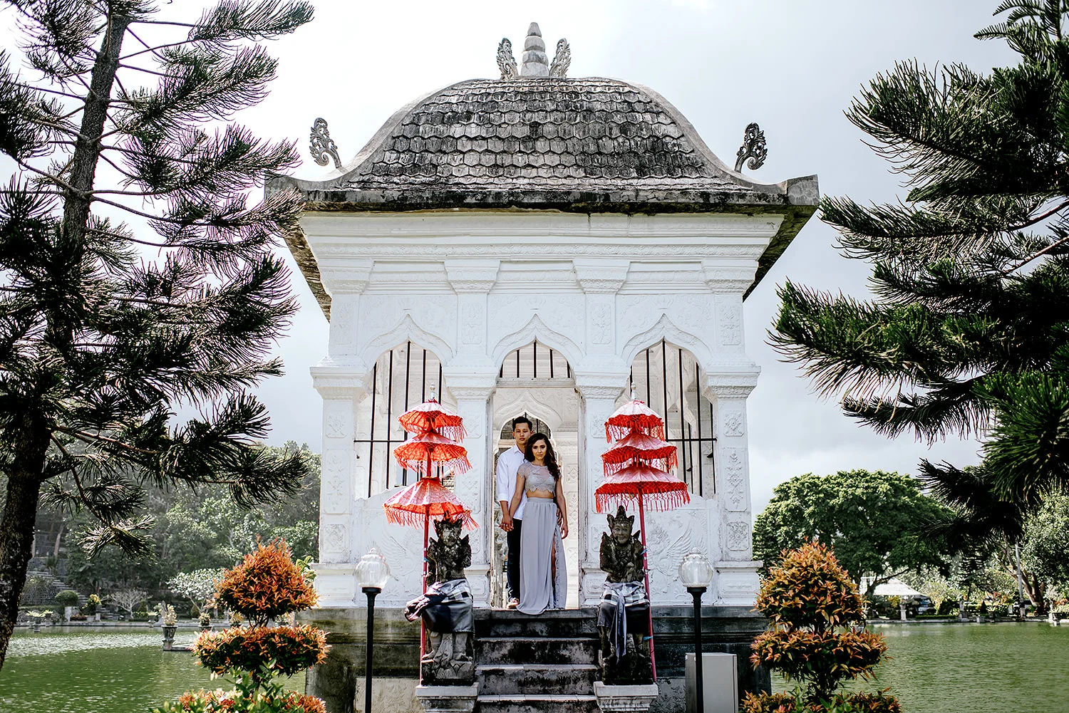 Bali-temple-engagment-Bali-wedding-photographer33.jpg