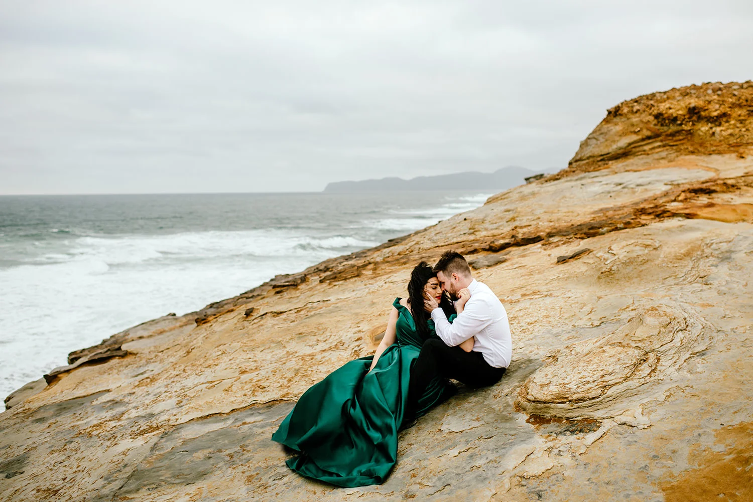 Golden-Retriever-engagement-at-Cape-Kiwanda 021.jpg
