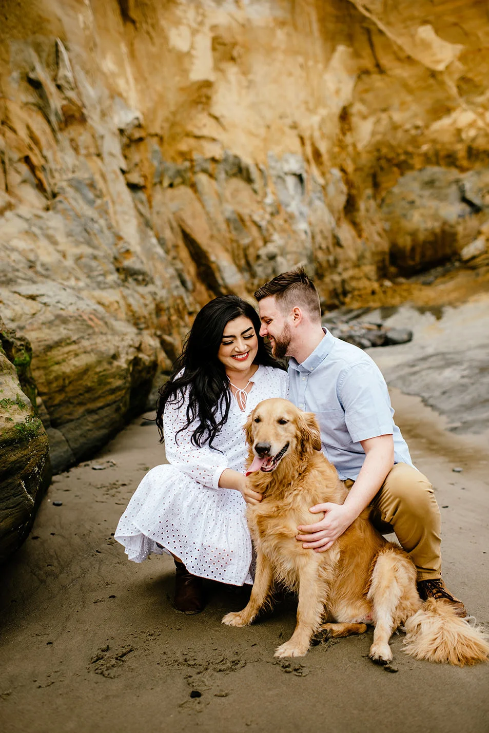Cape-kiwanda-engagement-session-with-golden-retriever019.jpg