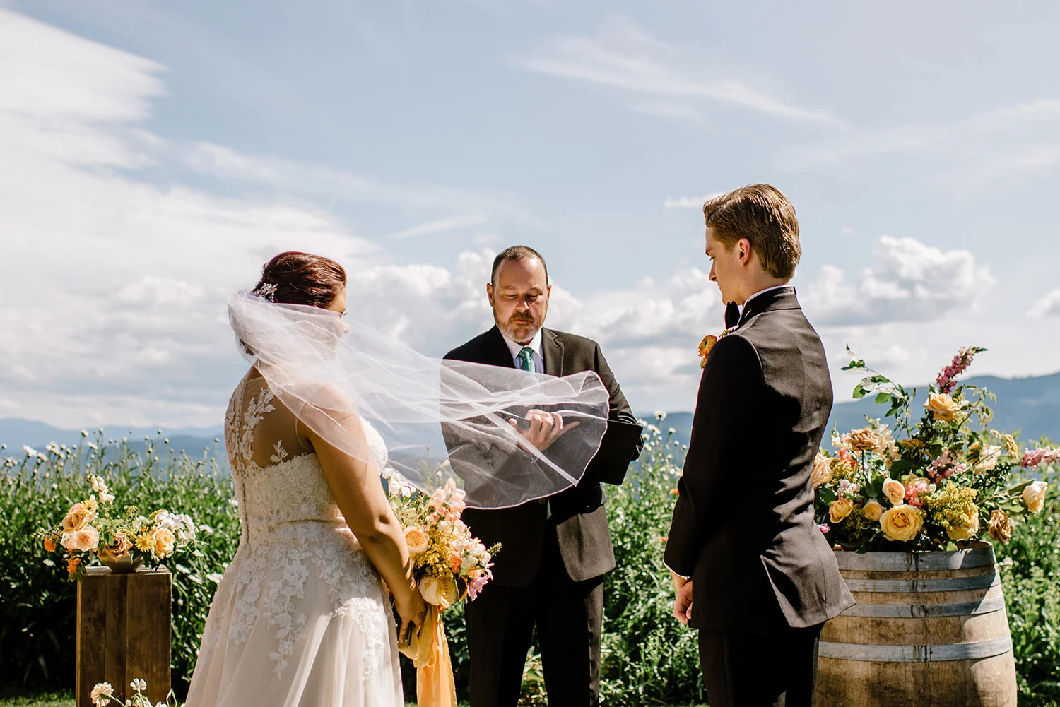 Citrus-inspired-wedding-at-Gorge-Crest-Vineyard-050.jpg