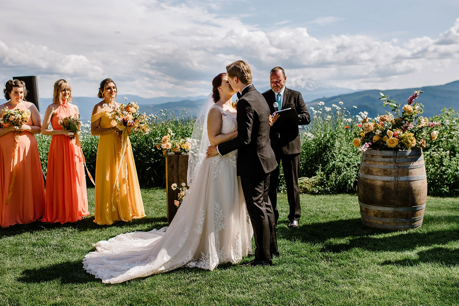 Citrus-inspired-wedding-at-Gorge-Crest-Vineyard-058.jpg
