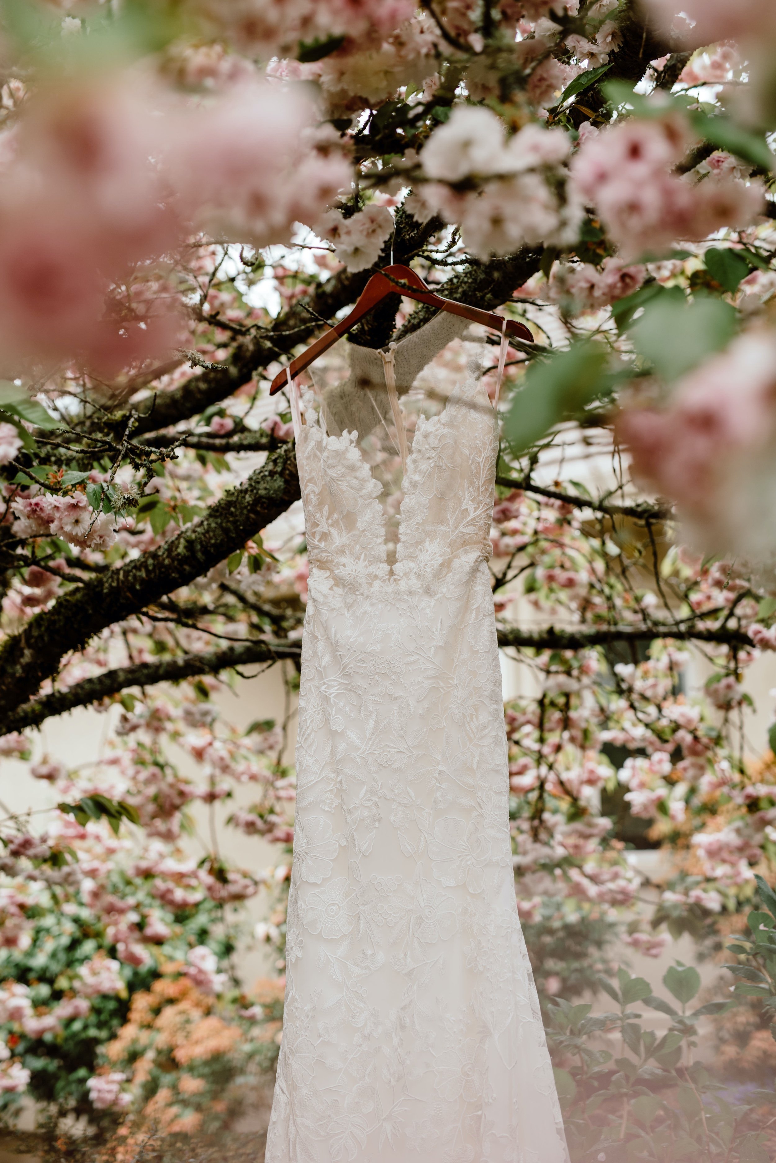 Intimate-Cherry-Blossom-Elopement-Portland-Oregon-005.jpg