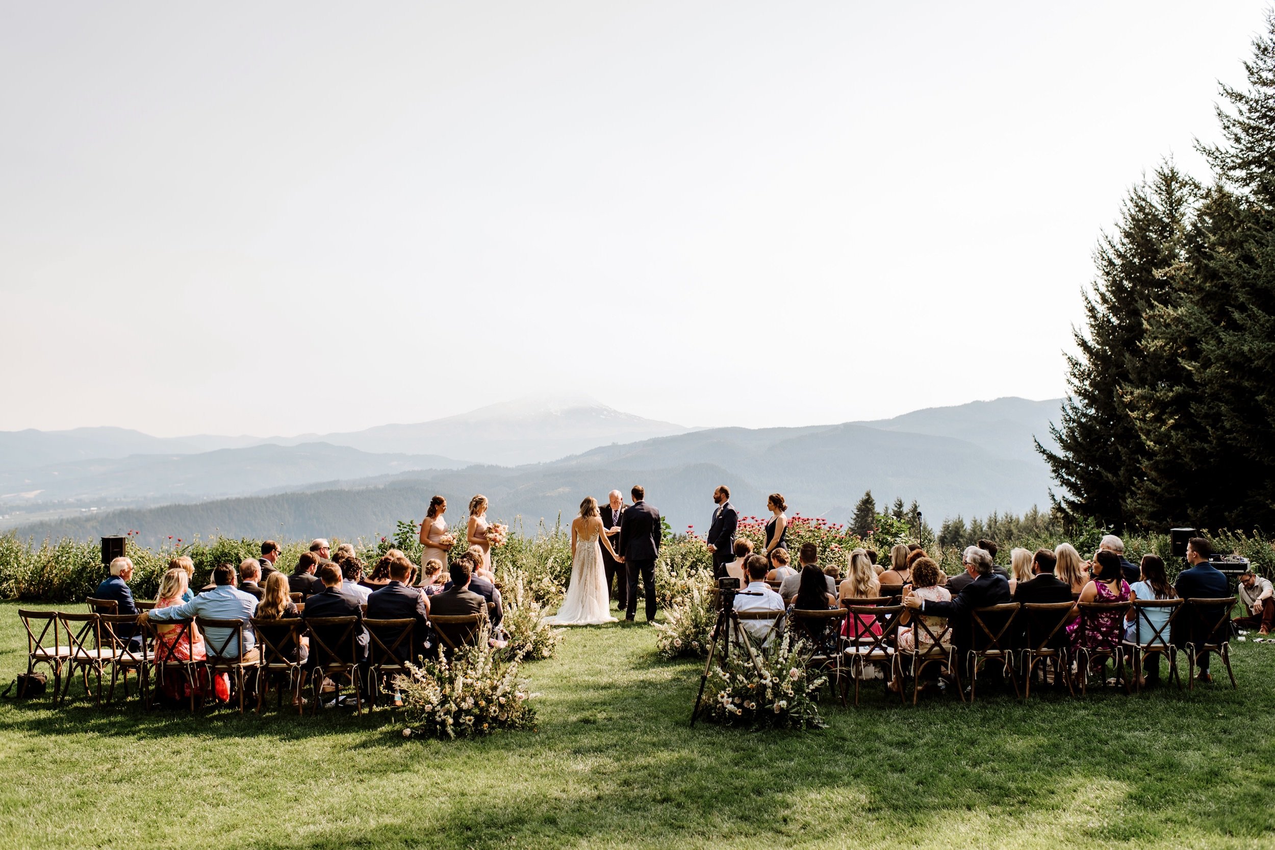 Modern-garden-wedding-at Gorge-Crest-Vineyard-225.jpg