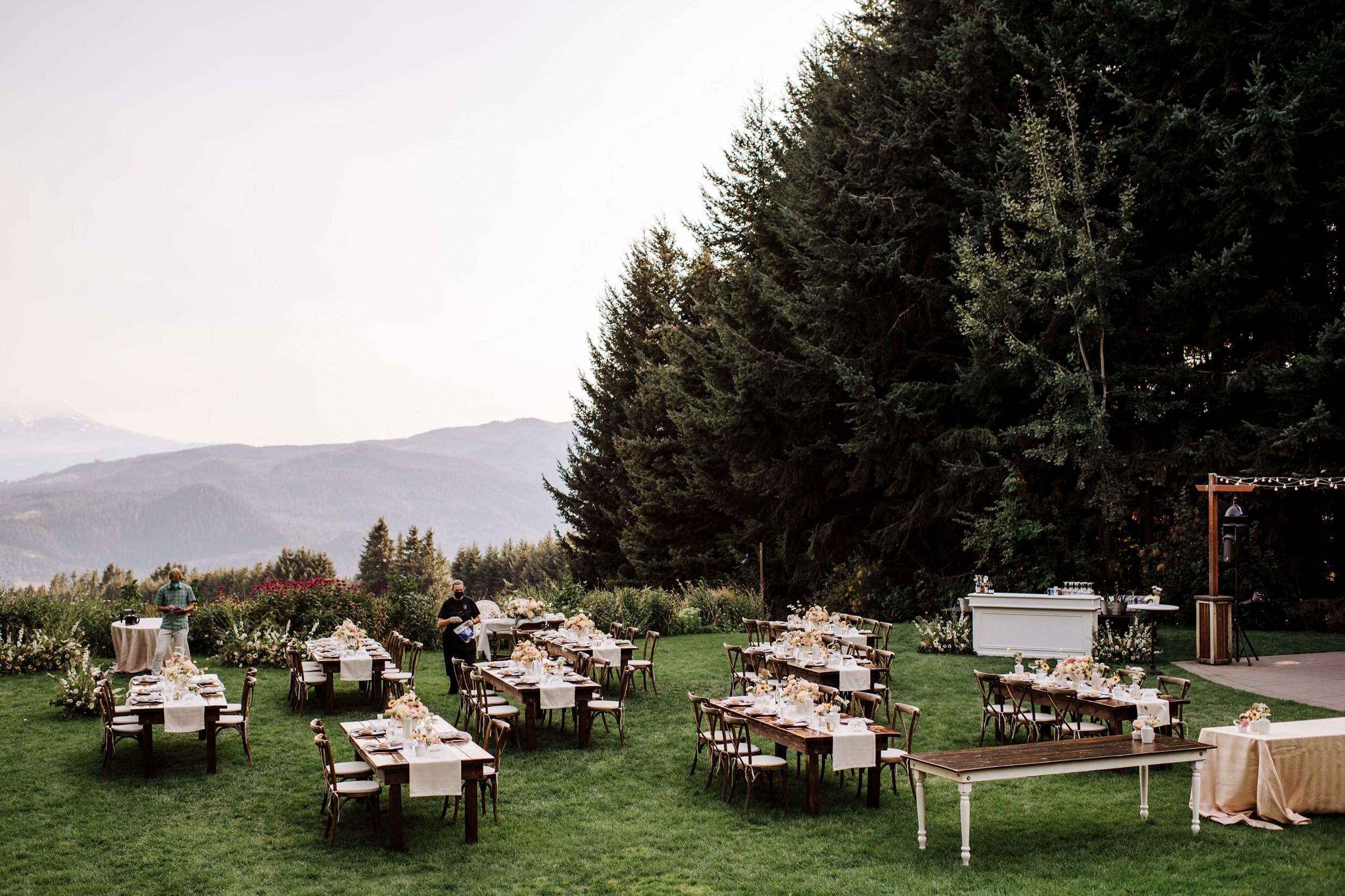Modern-garden-wedding-at Gorge-Crest-Vineyard-253.jpg